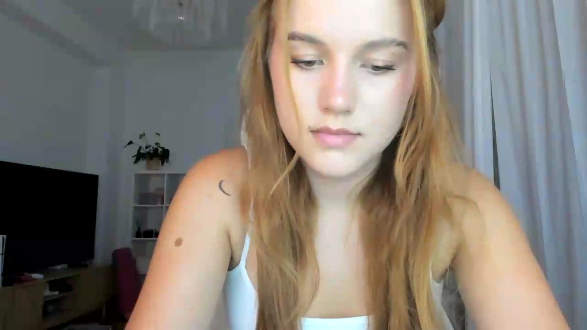 Gallery image thumbnail from Lia_lisia's myfreecams stream on, 07/16/2026, 14:07 image 10 of 20
