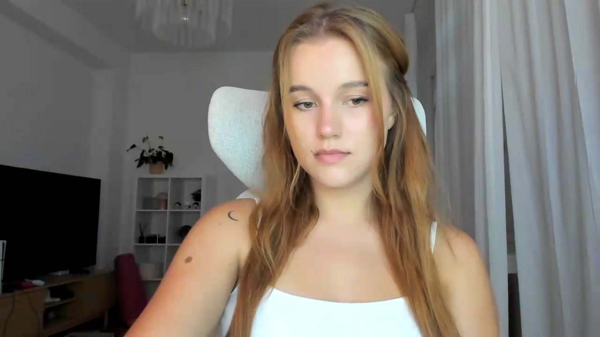 Gallery image thumbnail from Lia_lisia's myfreecams stream on, 07/16/2026, 14:07 image 6 of 20