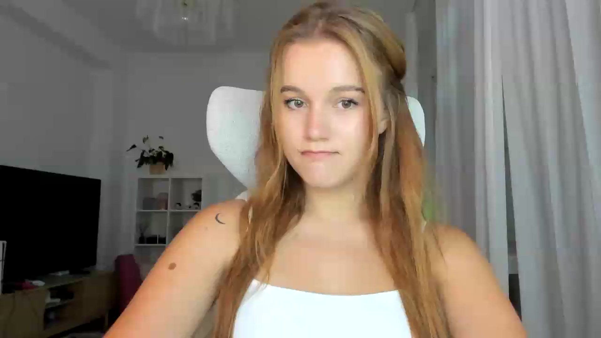 Gallery image thumbnail from Lia_lisia's myfreecams stream on, 07/16/2026, 14:07 image 1 of 20