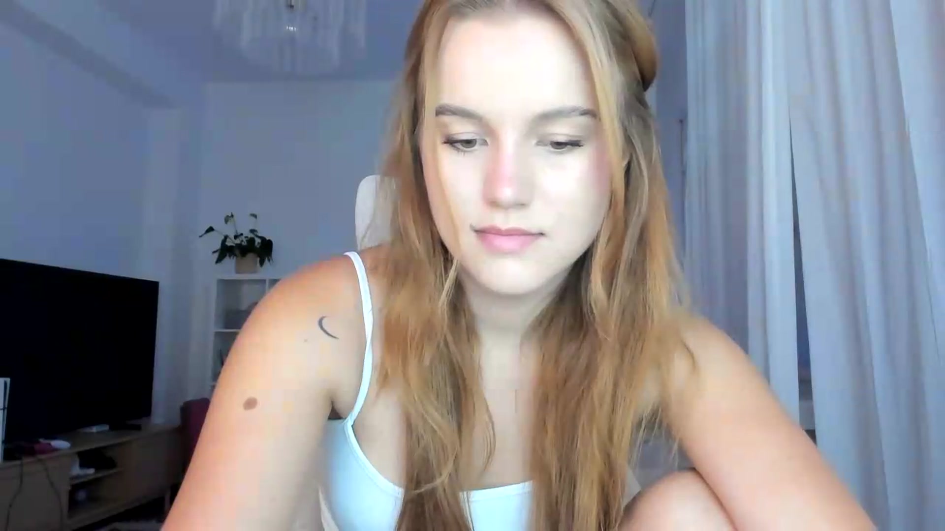 Gallery image thumbnail from Lia_lisia's myfreecams stream on, 07/16/2026, 14:07 image 12 of 20