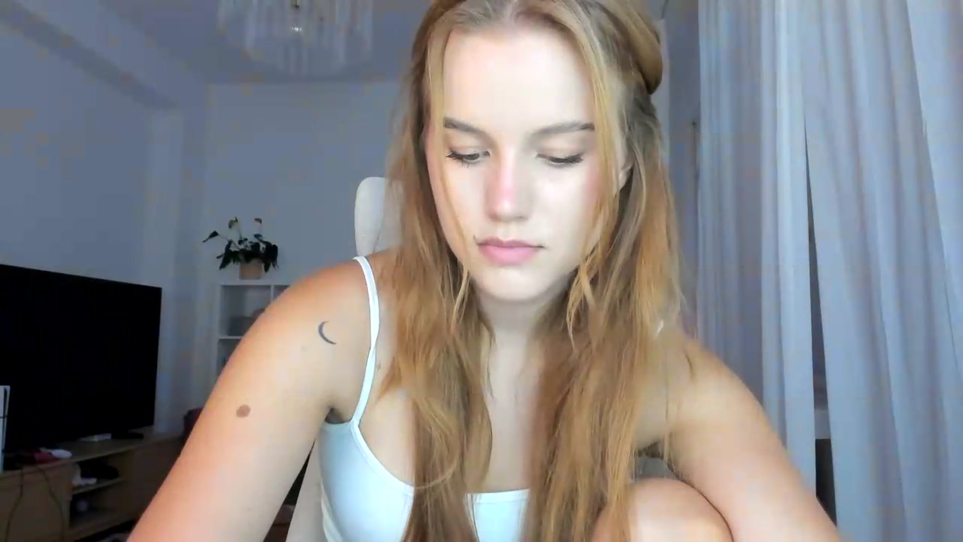 Gallery image thumbnail from Lia_lisia's myfreecams stream on, 07/16/2026, 14:07 image 15 of 20