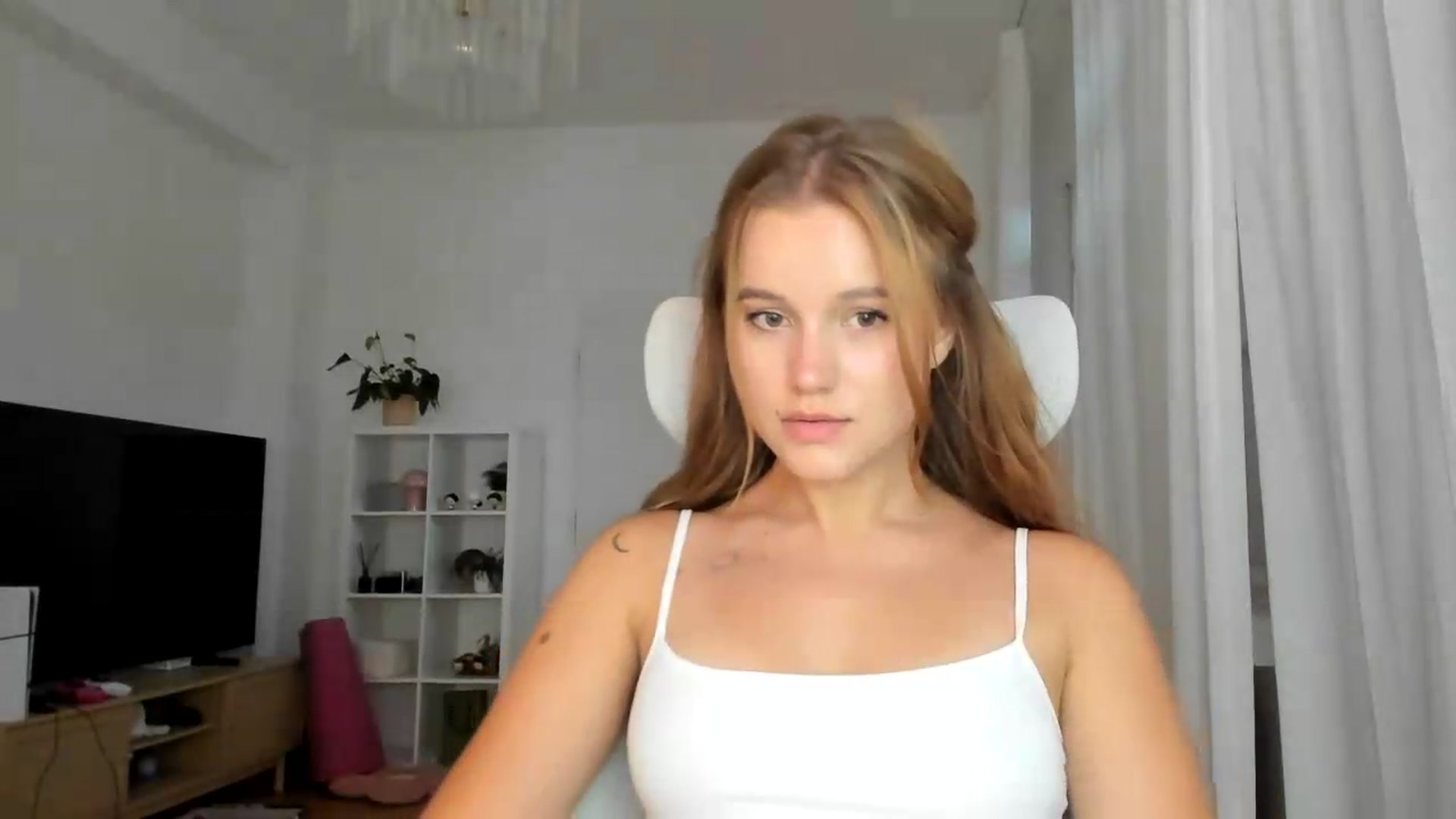 Gallery image thumbnail from Lia_lisia's myfreecams stream on, 07/16/2026, 15:32 image 11 of 20