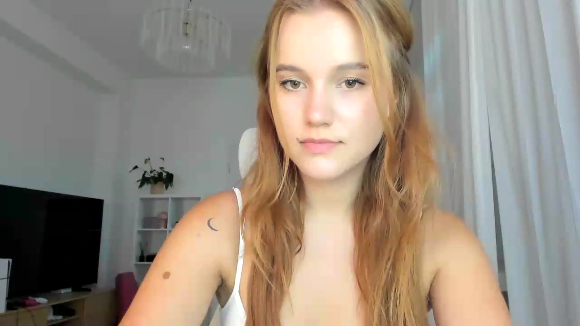 Gallery image thumbnail from Lia_lisia's myfreecams stream on, 07/16/2026, 15:32 image 9 of 20