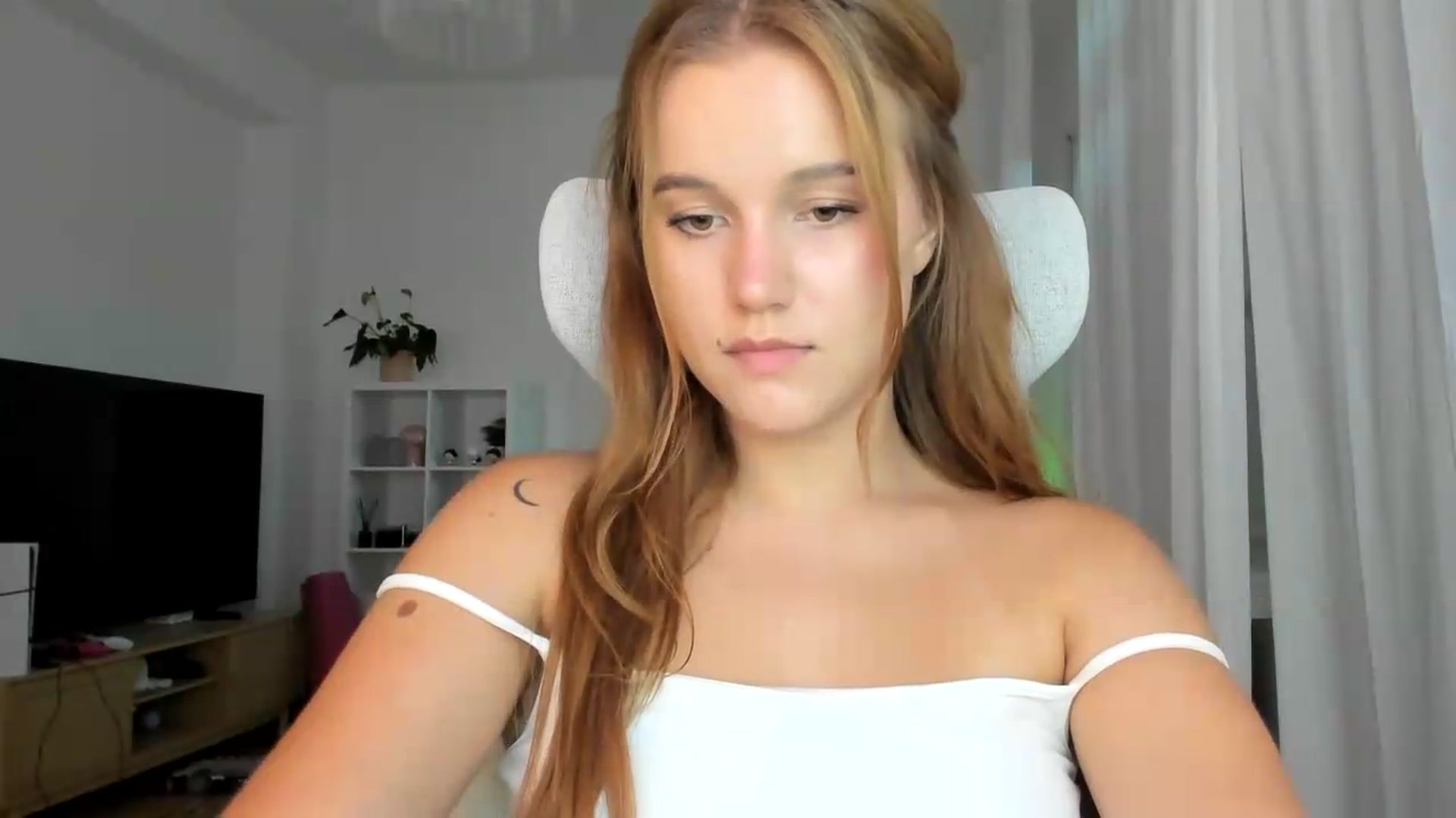 Gallery image thumbnail from Lia_lisia's myfreecams stream on, 07/16/2026, 15:32 image 19 of 20