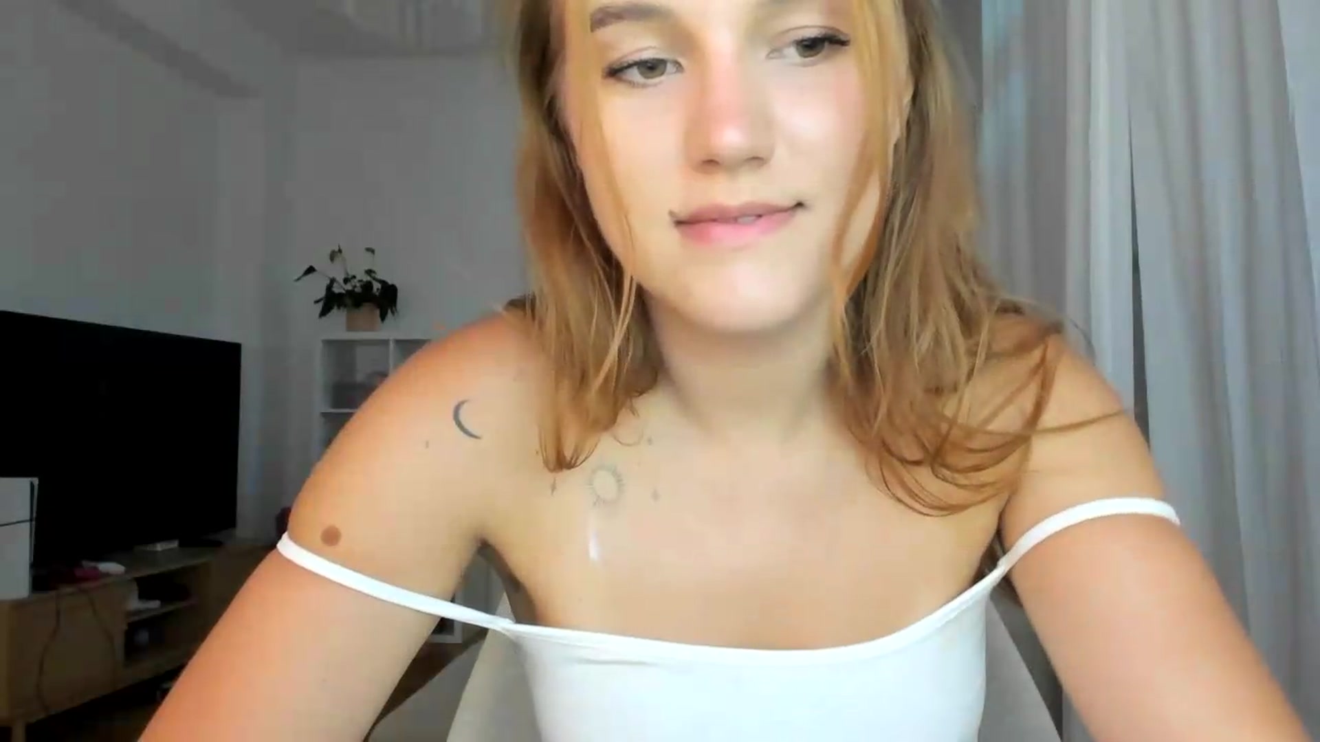 Gallery image thumbnail from Lia_lisia's myfreecams stream on, 07/16/2026, 15:32 image 15 of 20
