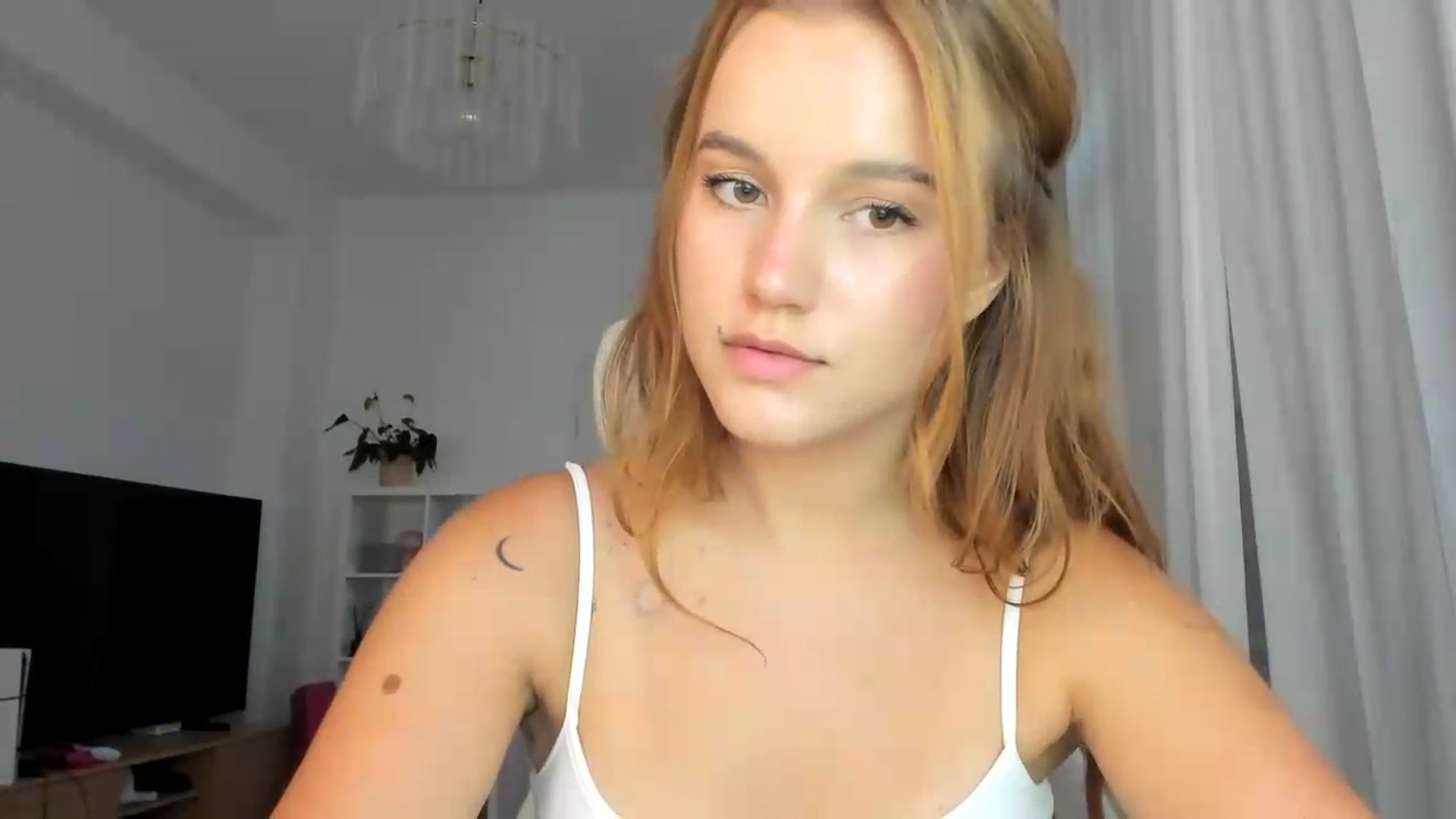 Gallery image thumbnail from Lia_lisia's myfreecams stream on, 07/16/2026, 15:32 image 8 of 20