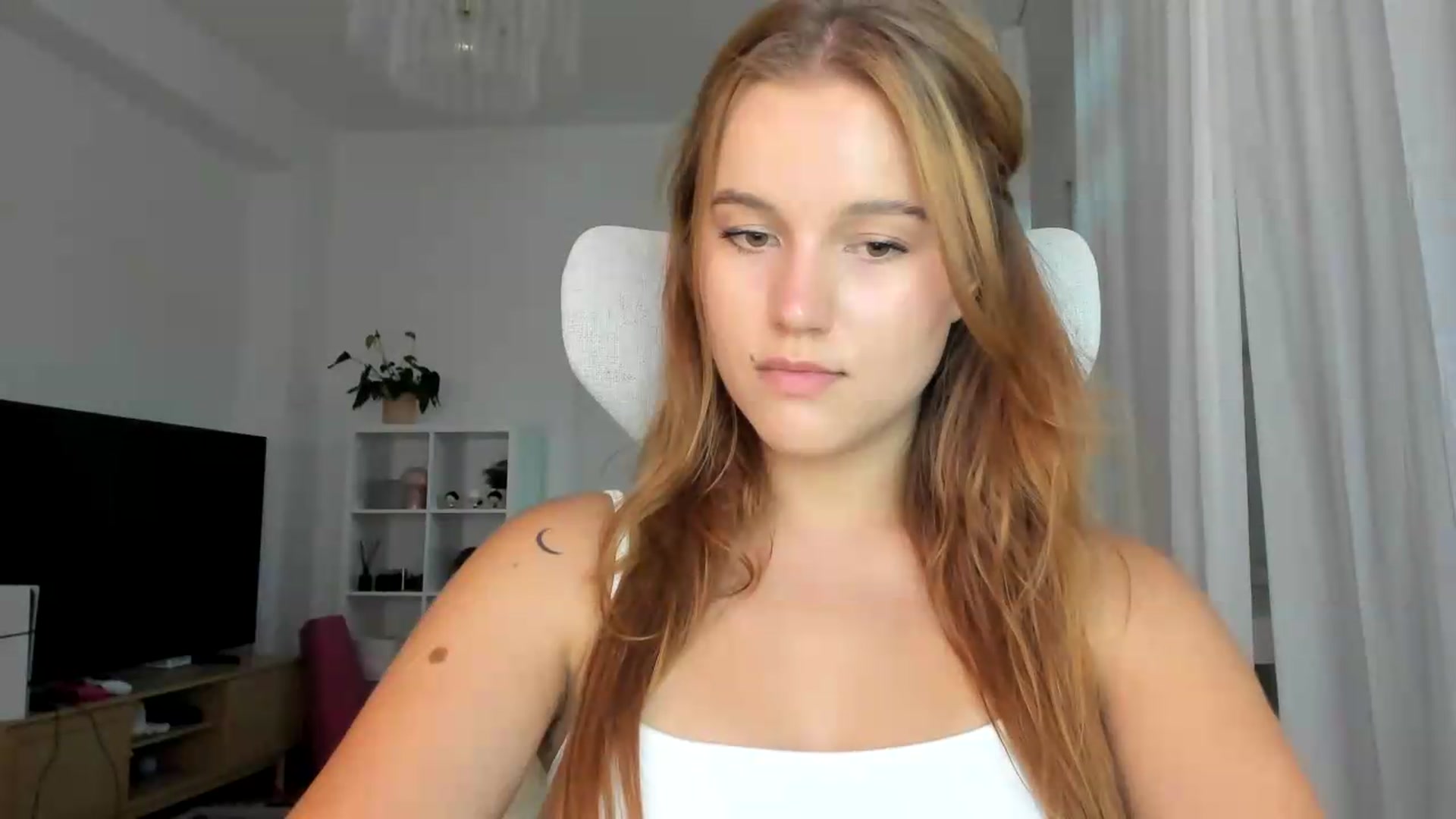 Gallery image thumbnail from Lia_lisia's myfreecams stream on, 07/16/2026, 15:32 image 10 of 20