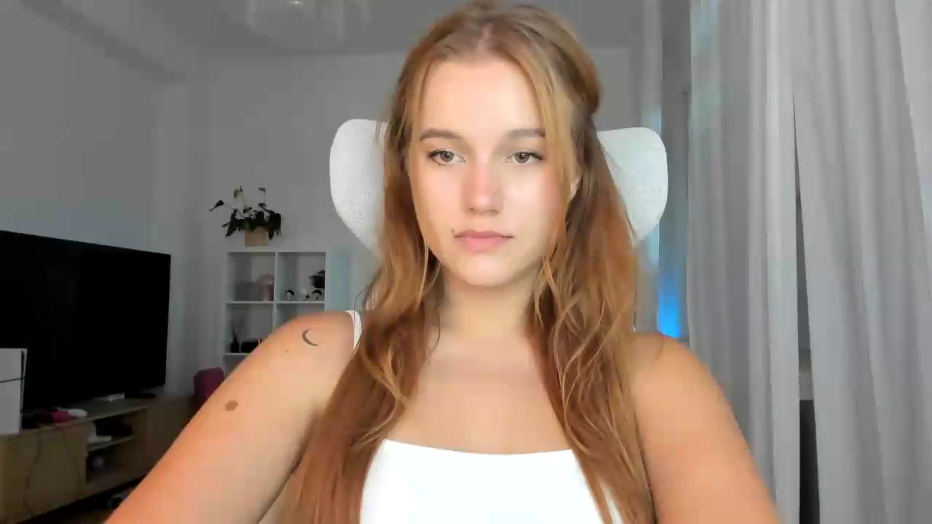 Gallery image thumbnail from Lia_lisia's myfreecams stream on, 07/16/2026, 15:32 image 4 of 20
