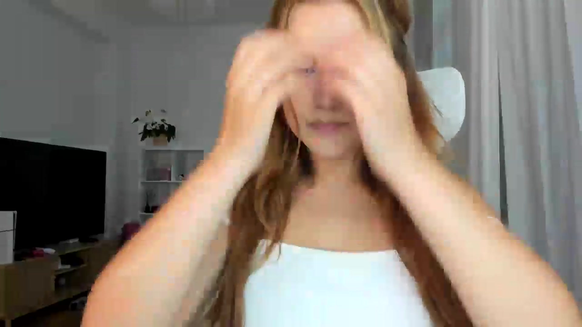 Gallery image thumbnail from Lia_lisia's myfreecams stream on, 07/16/2026, 15:32 image 16 of 20