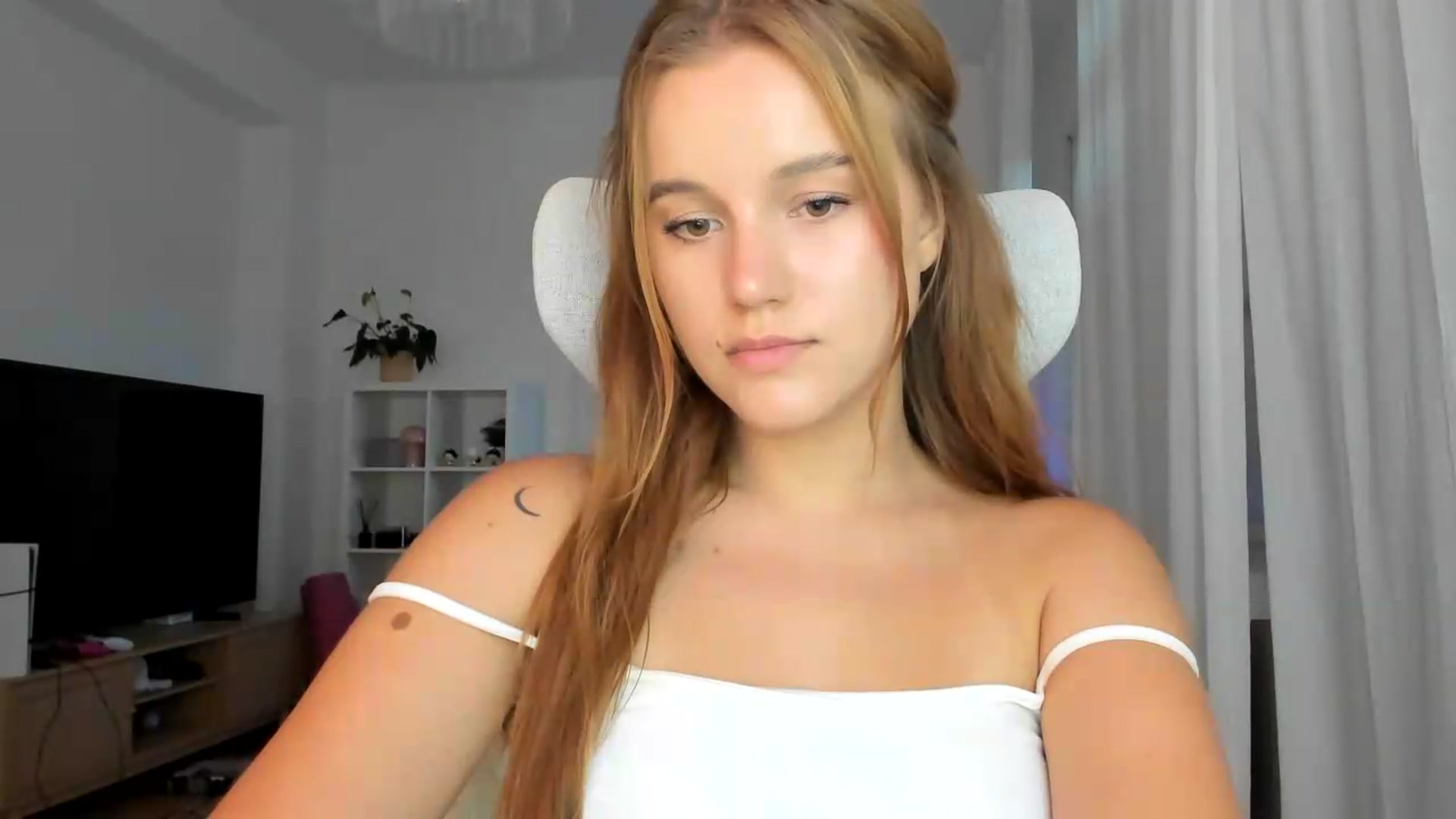 Gallery image thumbnail from Lia_lisia's myfreecams stream on, 07/16/2026, 15:32 image 20 of 20