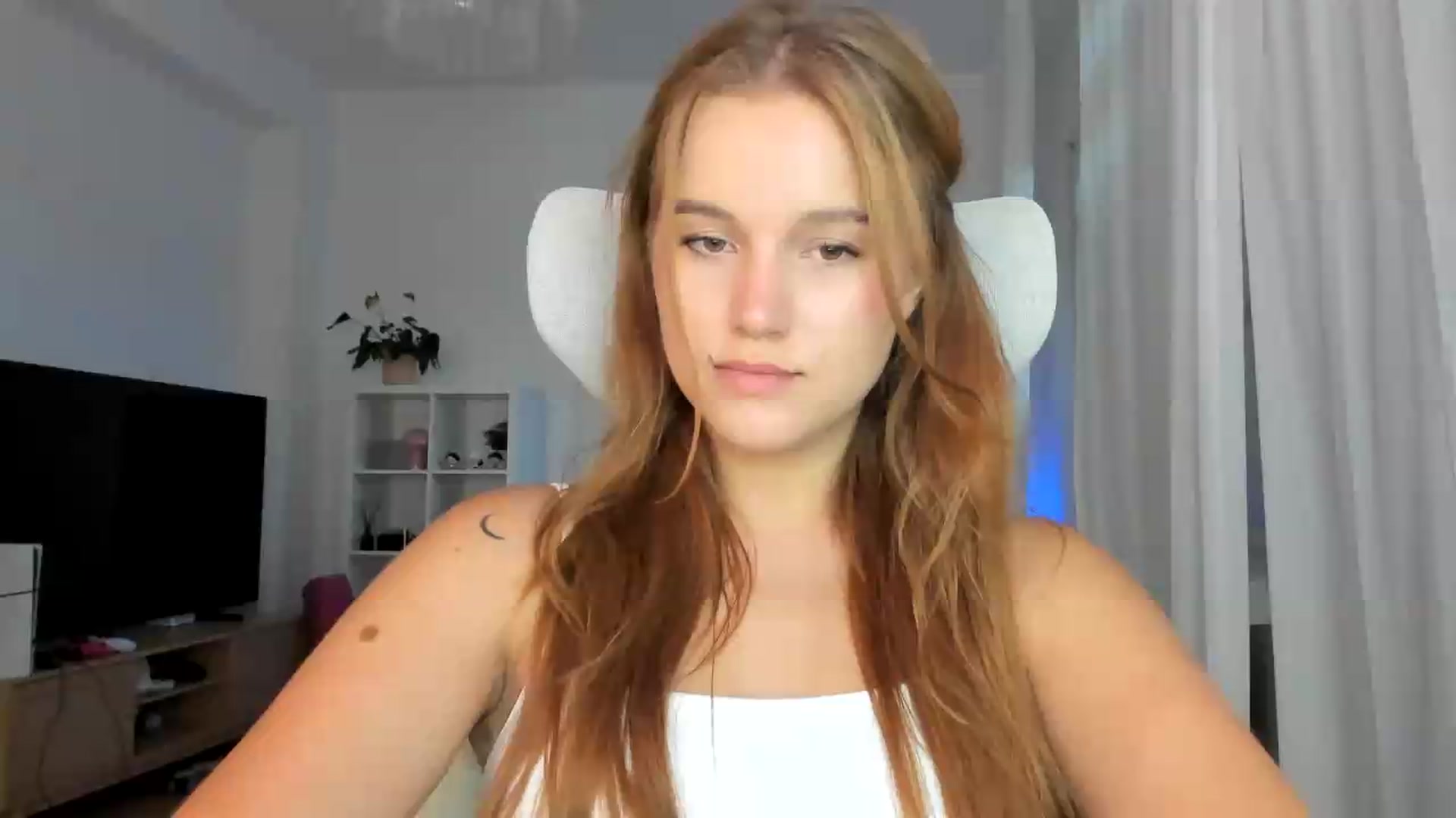 Gallery image thumbnail from Lia_lisia's myfreecams stream on, 07/16/2026, 15:32 image 2 of 20