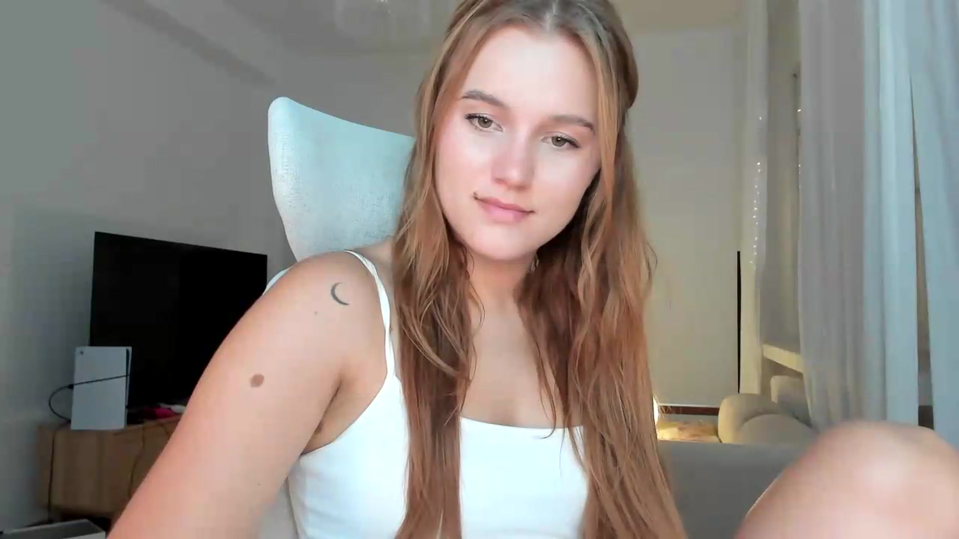 Gallery image thumbnail from Lia_lisia's myfreecams stream on, 07/16/2026, 17:35 image 4 of 20