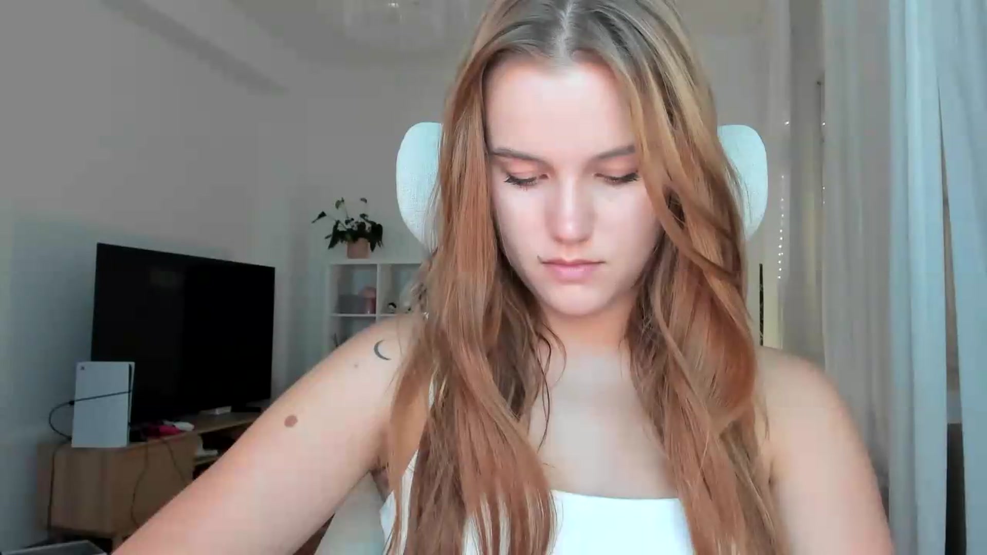 Gallery image thumbnail from Lia_lisia's myfreecams stream on, 07/16/2026, 17:35 image 20 of 20