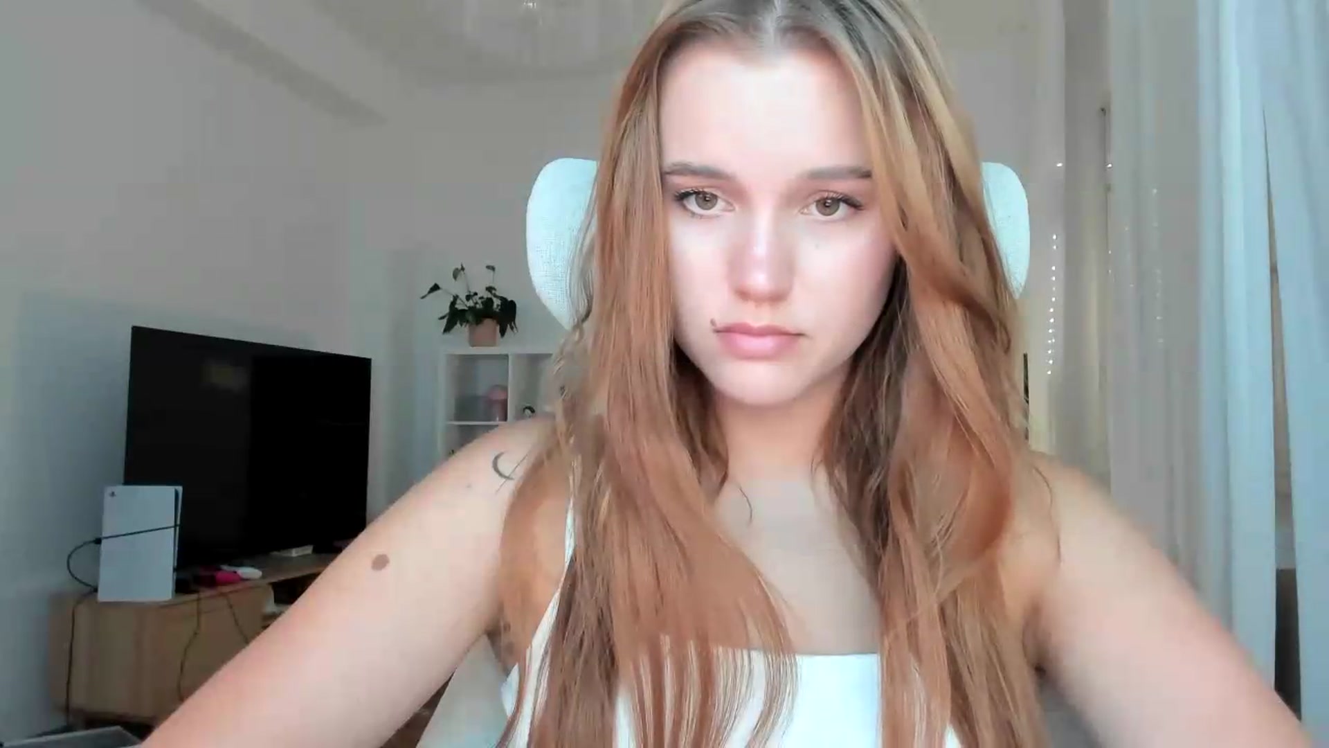 Gallery image thumbnail from Lia_lisia's myfreecams stream on, 07/16/2026, 17:35 image 18 of 20