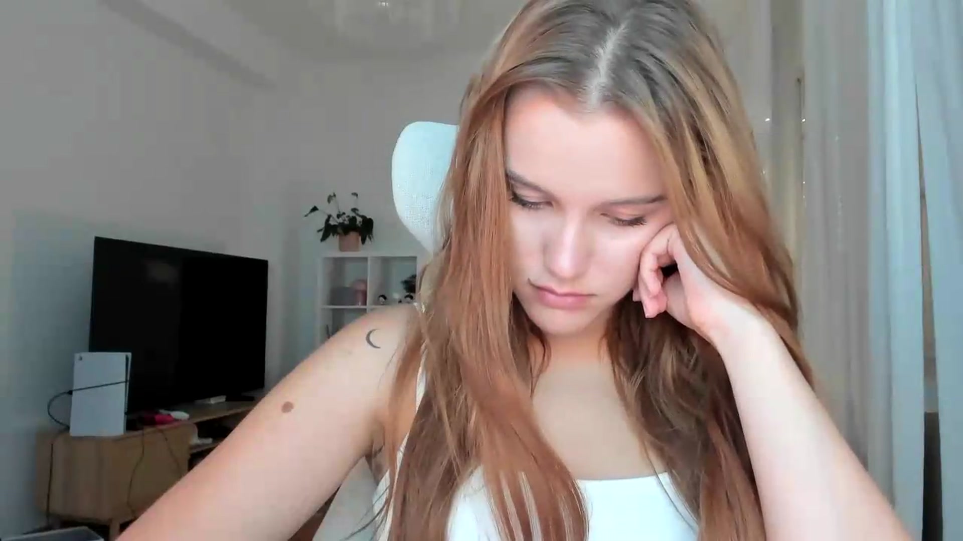 Gallery image thumbnail from Lia_lisia's myfreecams stream on, 07/16/2026, 17:35 image 19 of 20