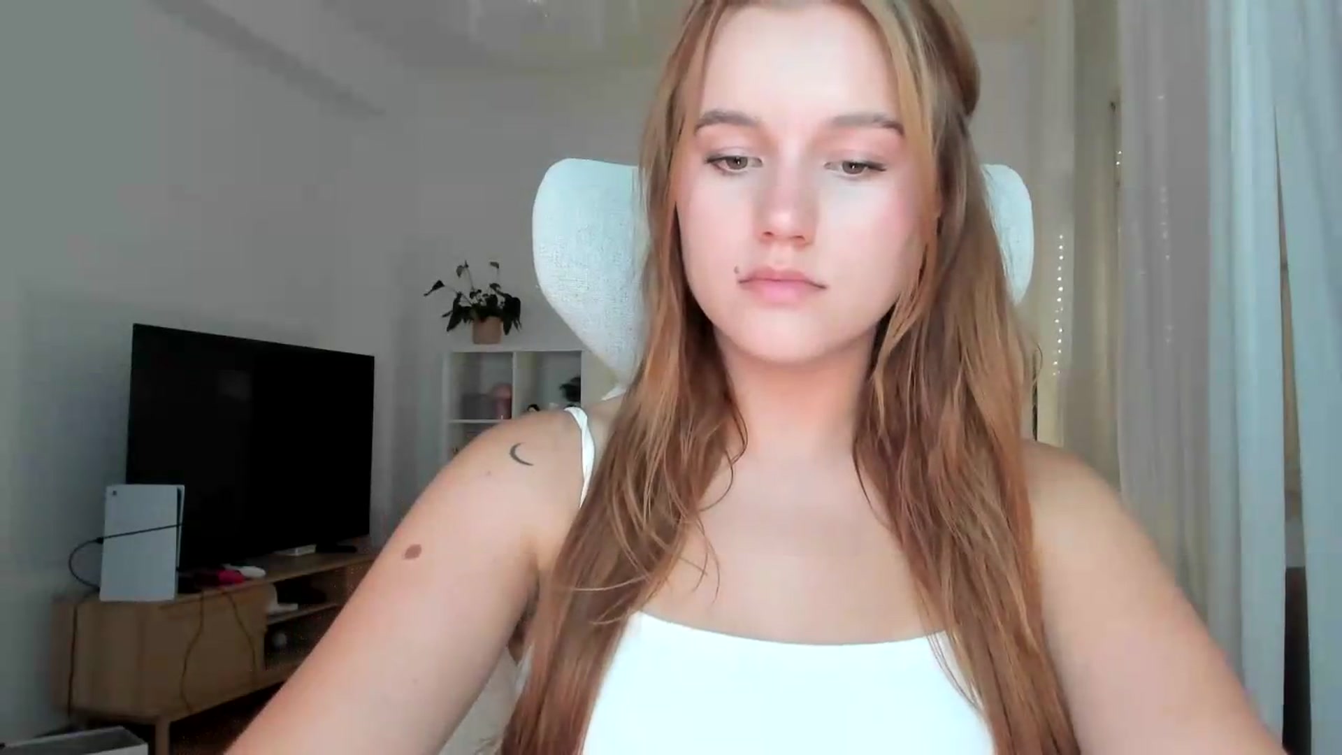 Gallery image thumbnail from Lia_lisia's myfreecams stream on, 07/16/2026, 17:35 image 10 of 20