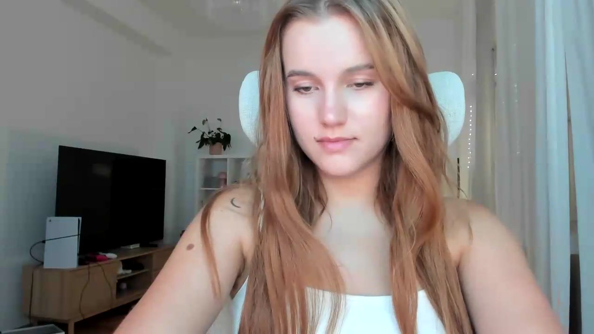 Gallery image thumbnail from Lia_lisia's myfreecams stream on, 07/16/2026, 17:35 image 15 of 20
