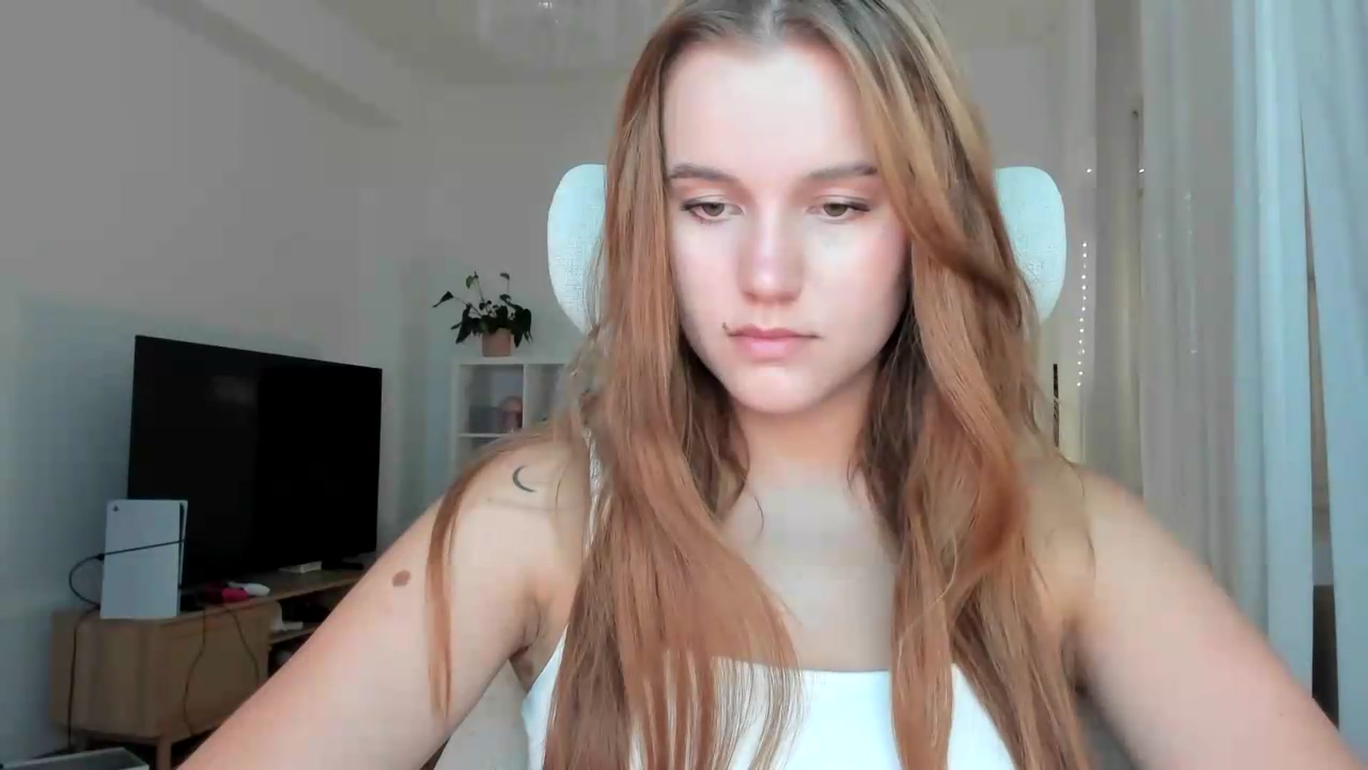 Gallery image thumbnail from Lia_lisia's myfreecams stream on, 07/16/2026, 17:35 image 16 of 20
