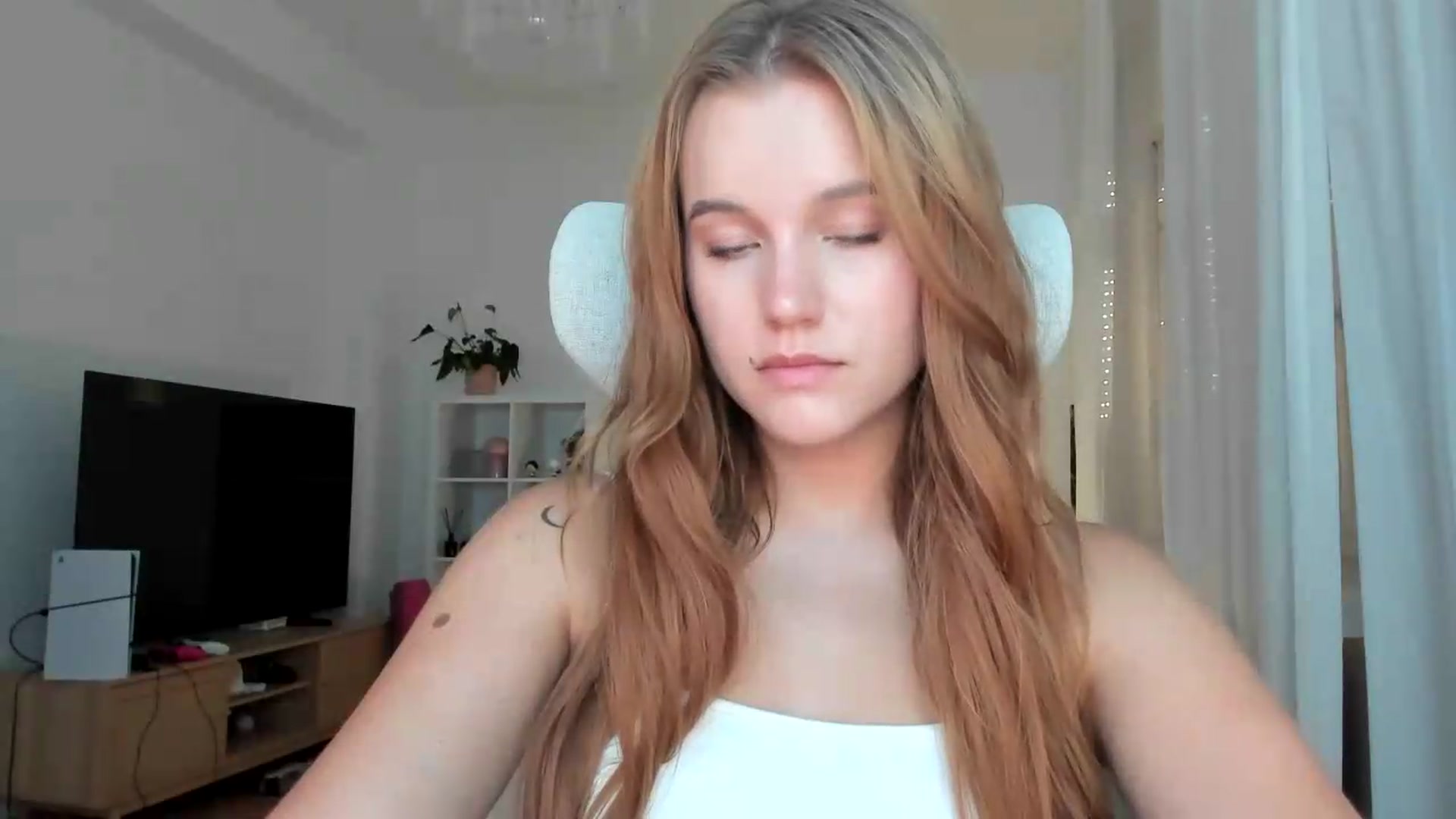 Gallery image thumbnail from Lia_lisia's myfreecams stream on, 07/16/2026, 17:55 image 12 of 20
