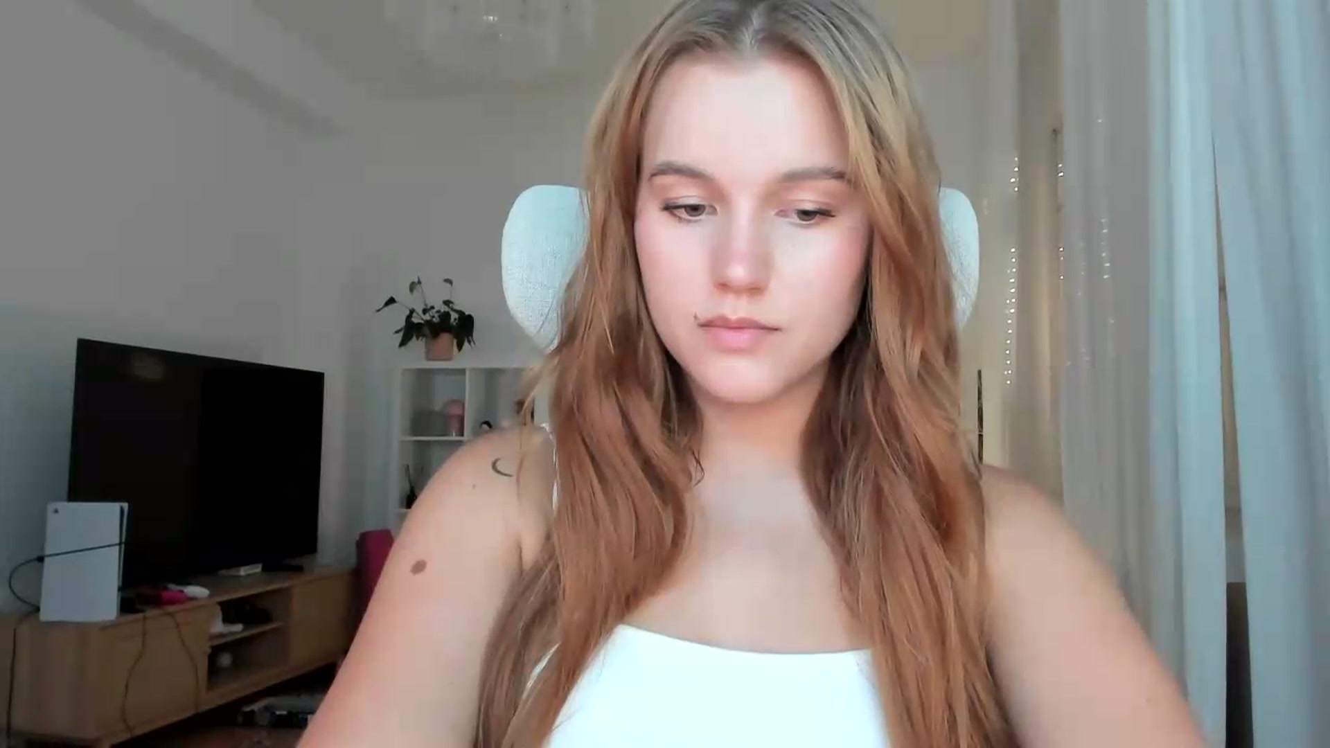 Gallery image thumbnail from Lia_lisia's myfreecams stream on, 07/16/2026, 17:55 image 2 of 20