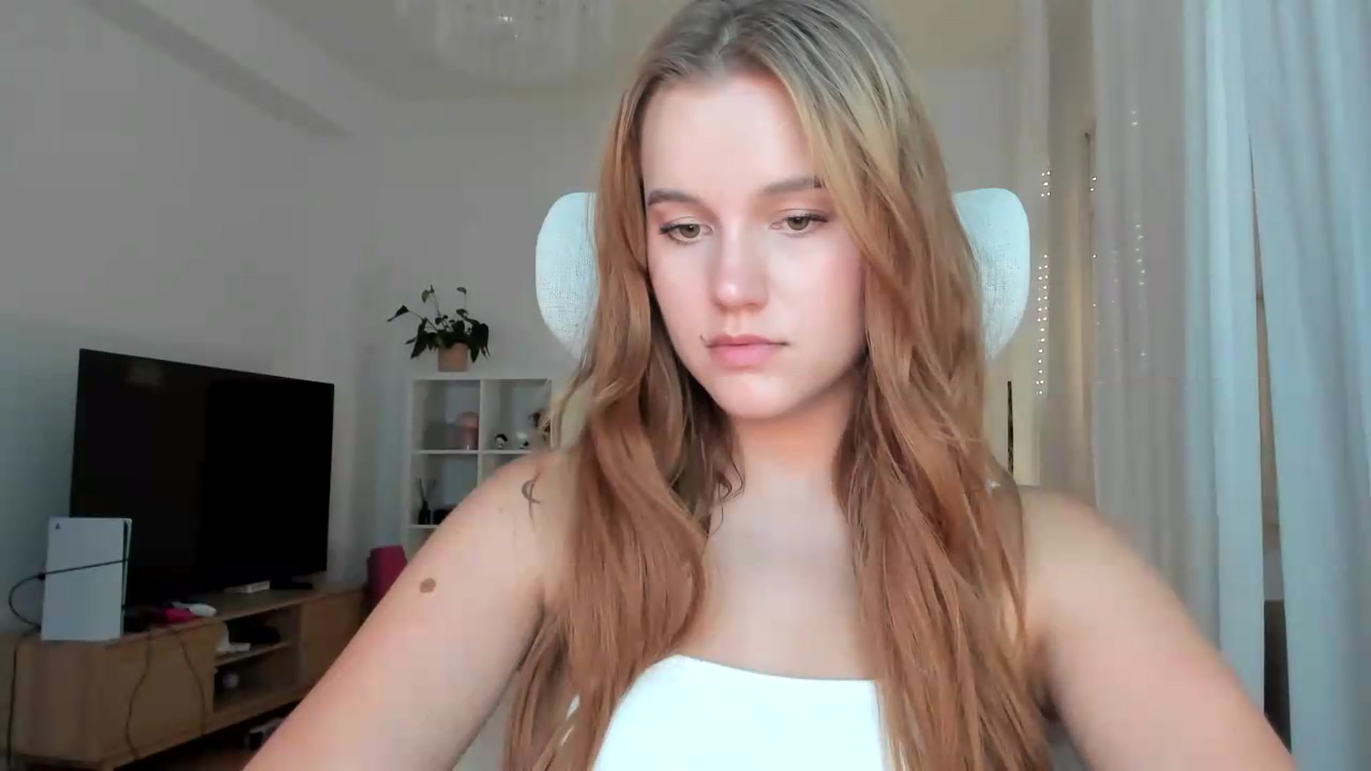 Gallery image thumbnail from Lia_lisia's myfreecams stream on, 07/16/2026, 17:55 image 7 of 20