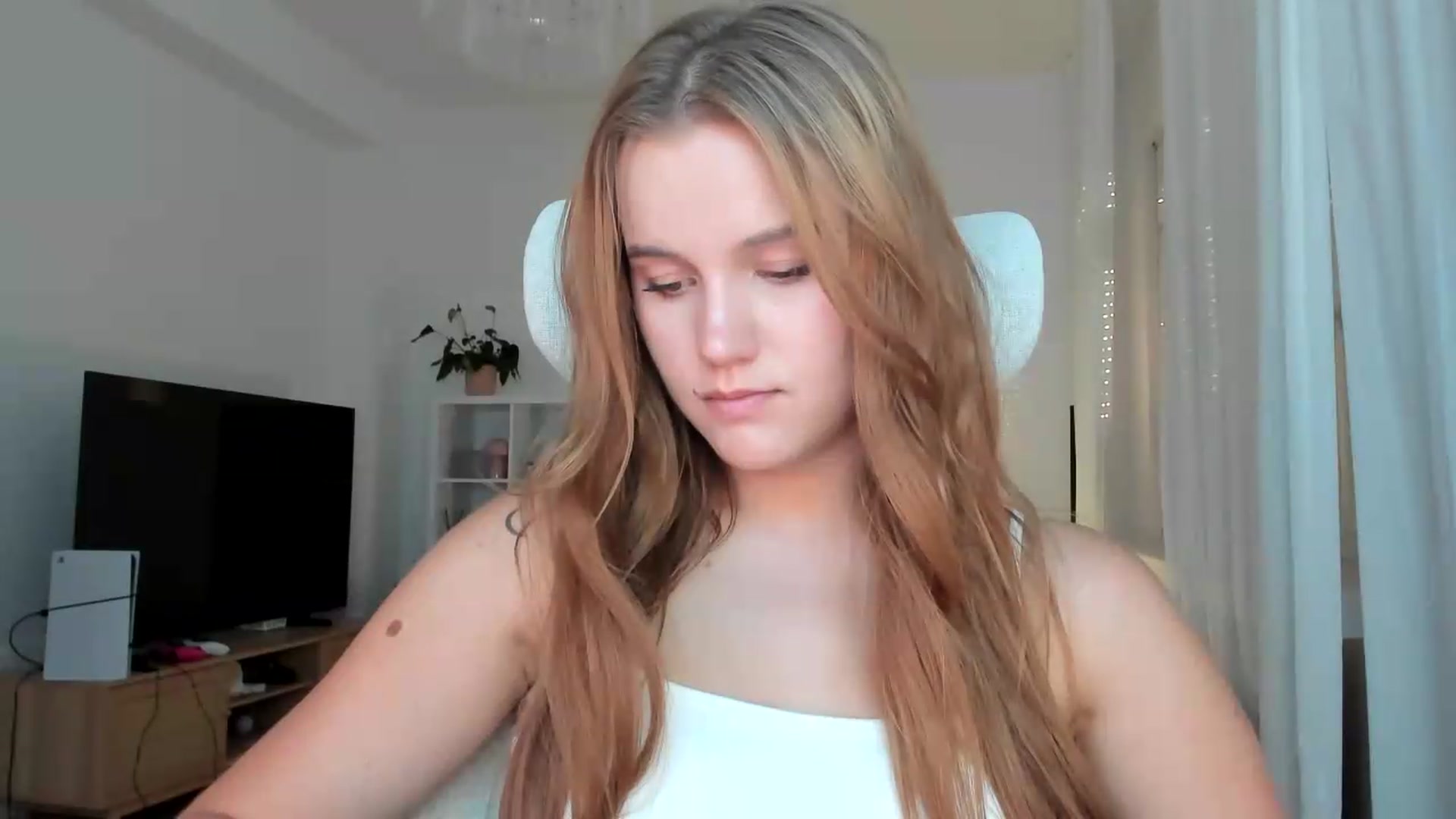 Gallery image thumbnail from Lia_lisia's myfreecams stream on, 07/16/2026, 17:55 image 14 of 20