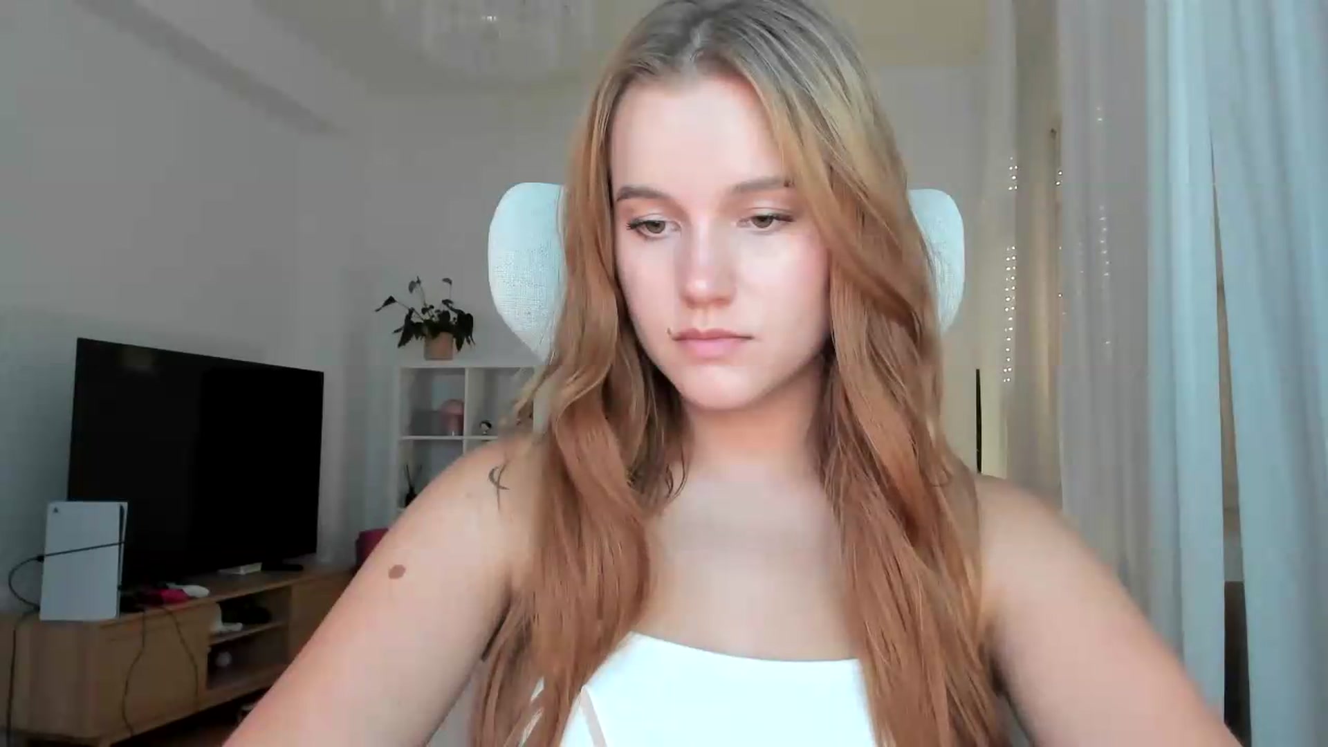 Gallery image thumbnail from Lia_lisia's myfreecams stream on, 07/16/2026, 17:55 image 9 of 20