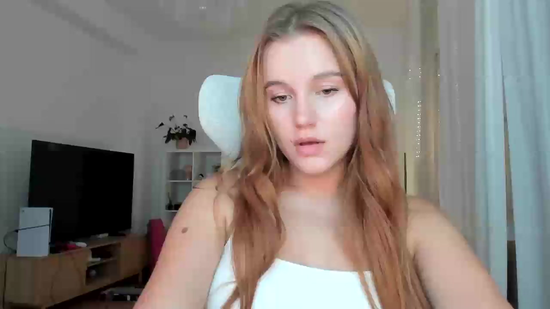Gallery image thumbnail from Lia_lisia's myfreecams stream on, 07/16/2026, 17:55 image 18 of 20