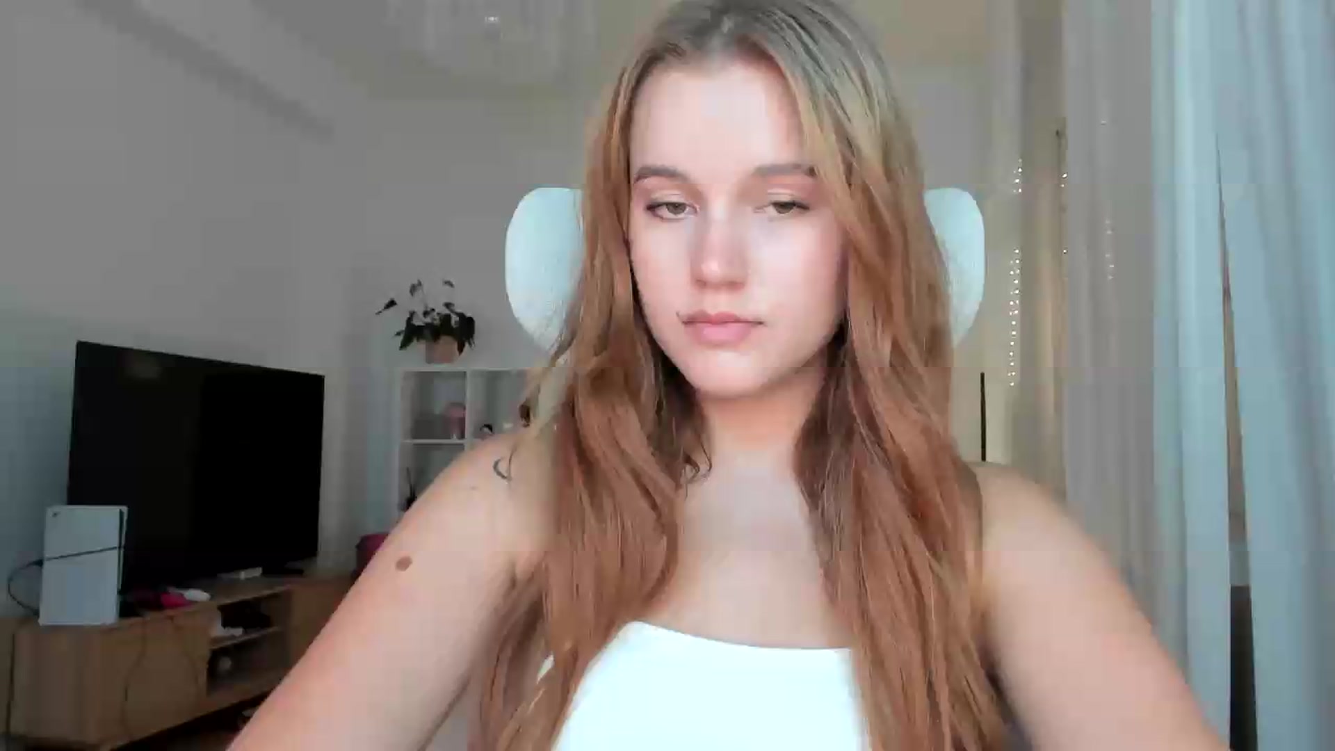 Gallery image thumbnail from Lia_lisia's myfreecams stream on, 07/16/2026, 17:55 image 5 of 20