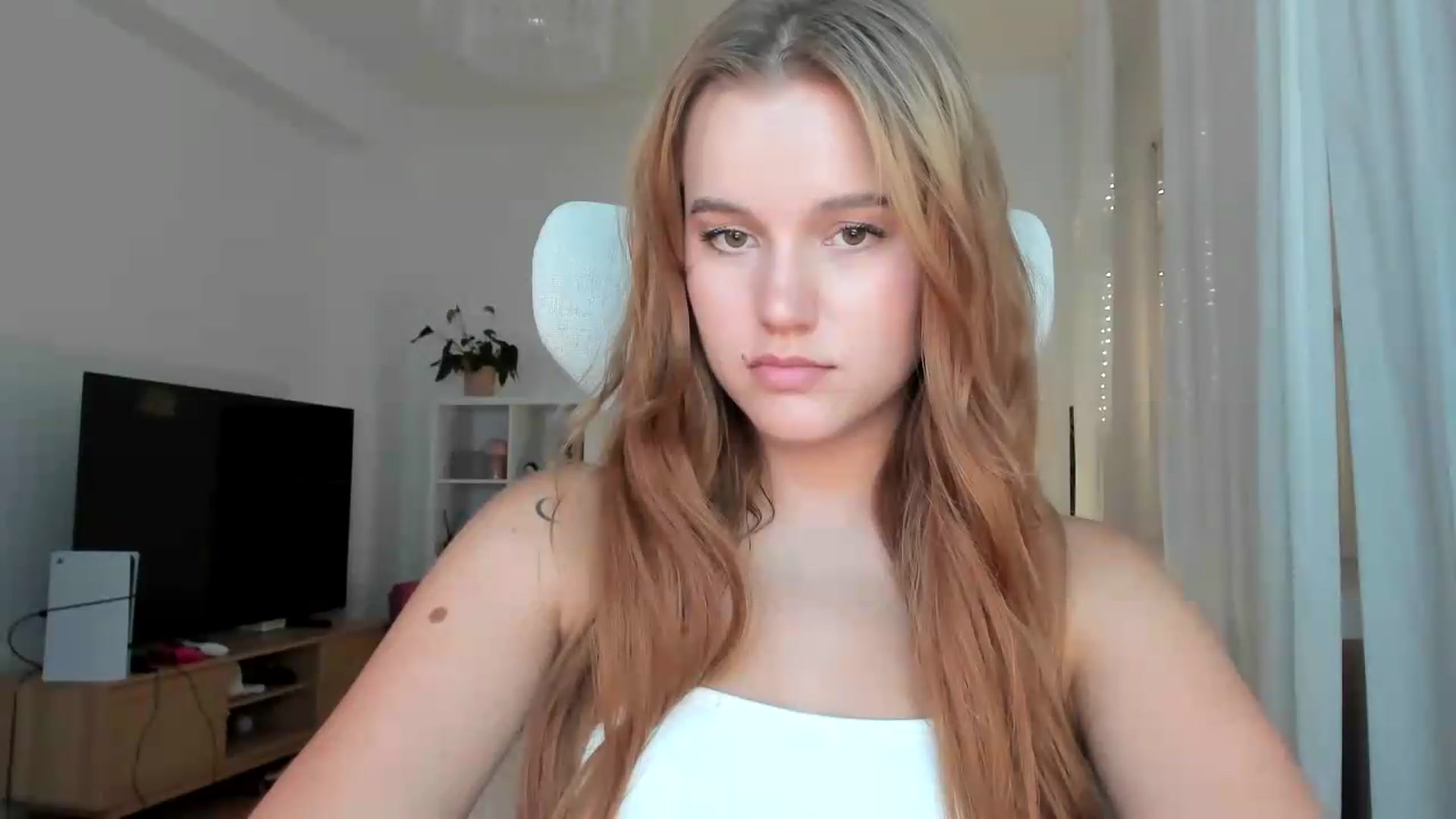 Gallery image thumbnail from Lia_lisia's myfreecams stream on, 07/16/2026, 17:55 image 3 of 20