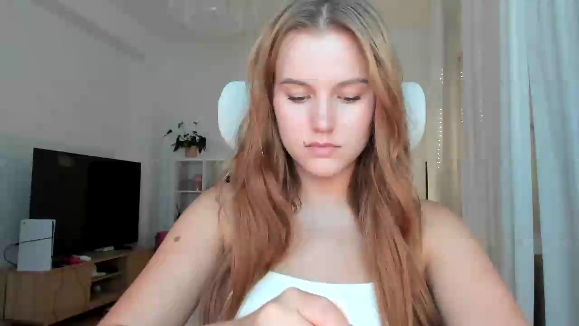 Gallery image thumbnail from Lia_lisia's myfreecams stream on, 07/16/2026, 17:55 image 1 of 20