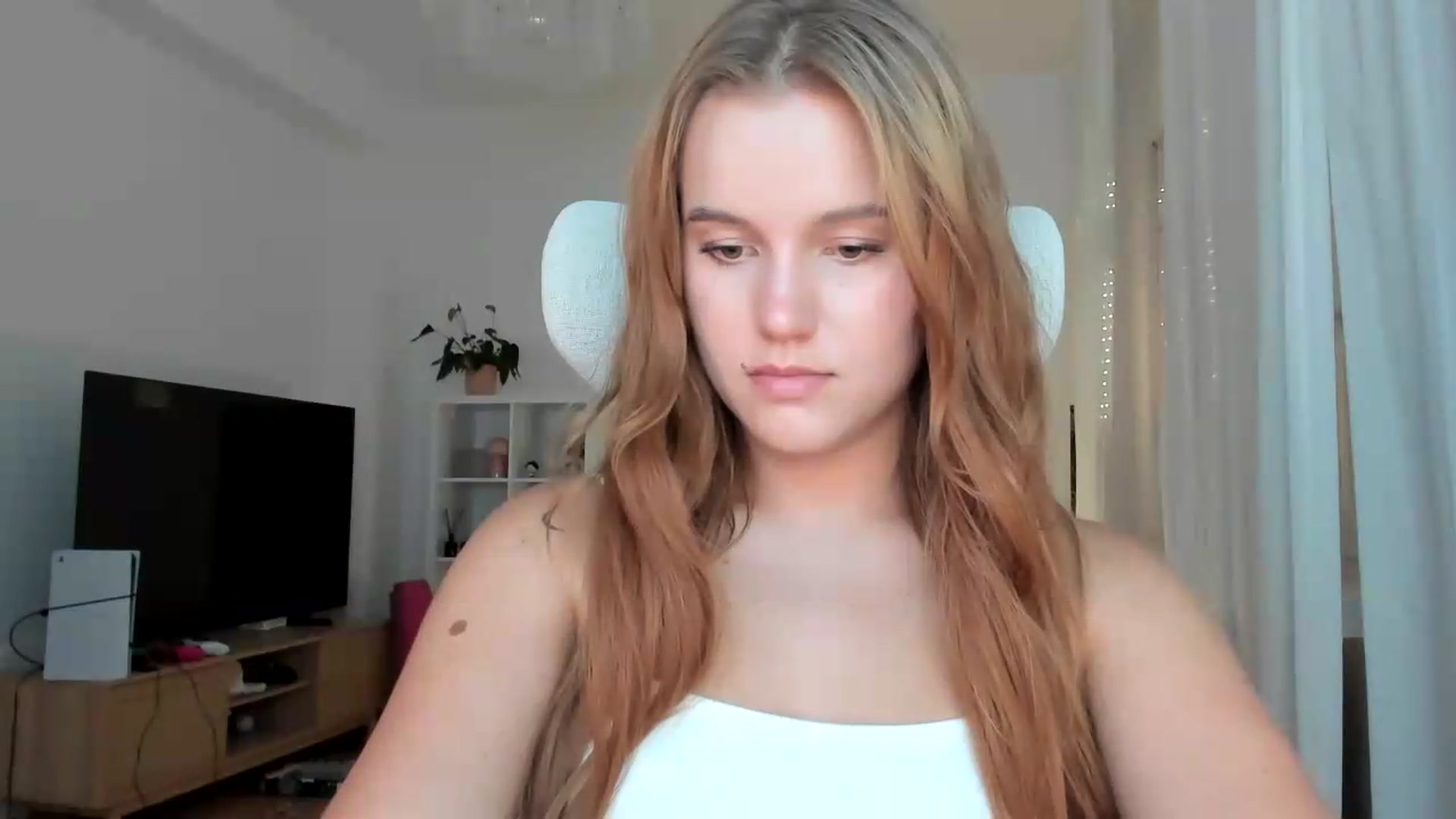 Gallery image thumbnail from Lia_lisia's myfreecams stream on, 07/16/2026, 17:55 image 8 of 20