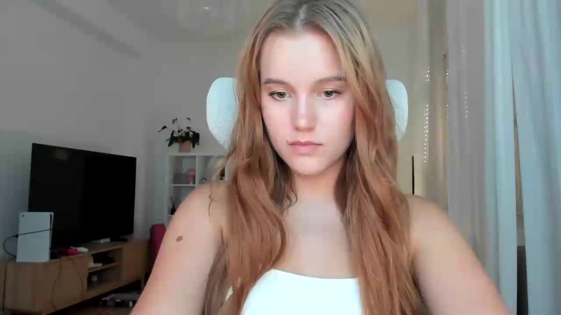 Gallery image thumbnail from Lia_lisia's myfreecams stream on, 07/16/2026, 17:55 image 4 of 20