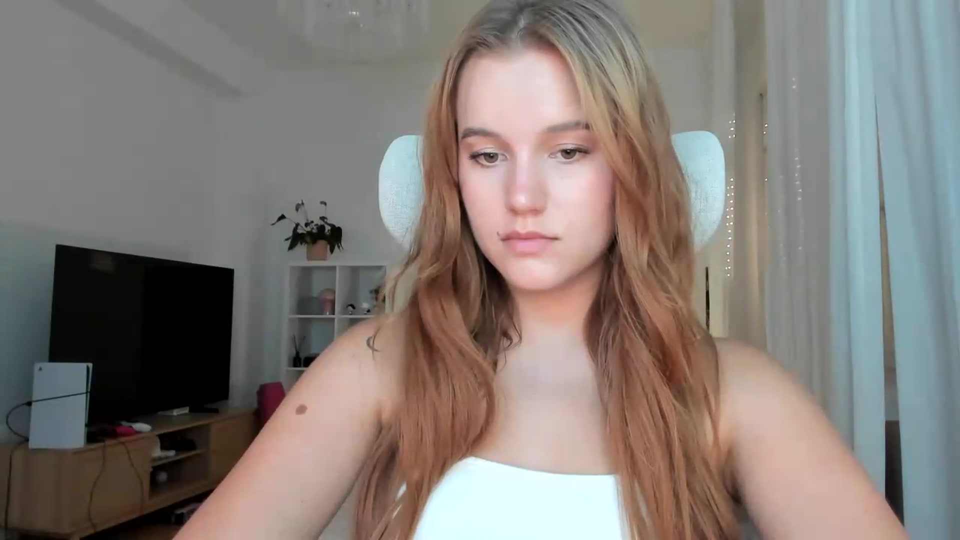 Gallery image thumbnail from Lia_lisia's myfreecams stream on, 07/16/2026, 17:55 image 6 of 20