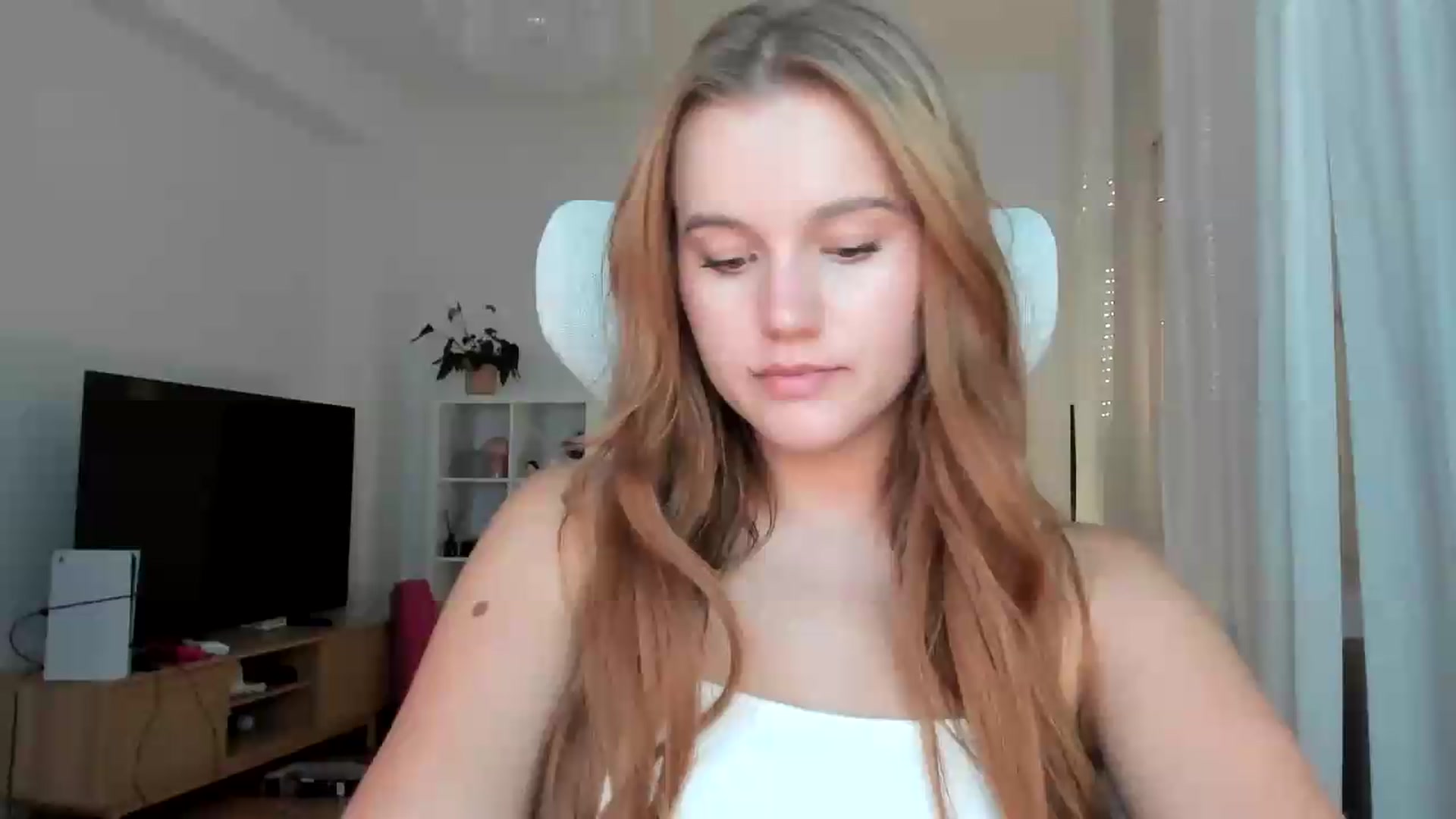 Gallery image thumbnail from Lia_lisia's myfreecams stream on, 07/16/2026, 17:55 image 16 of 20