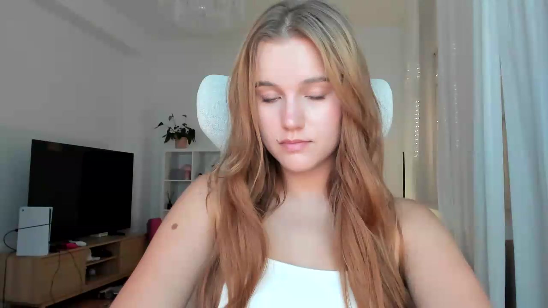 Gallery image thumbnail from Lia_lisia's myfreecams stream on, 07/16/2026, 17:55 image 15 of 20