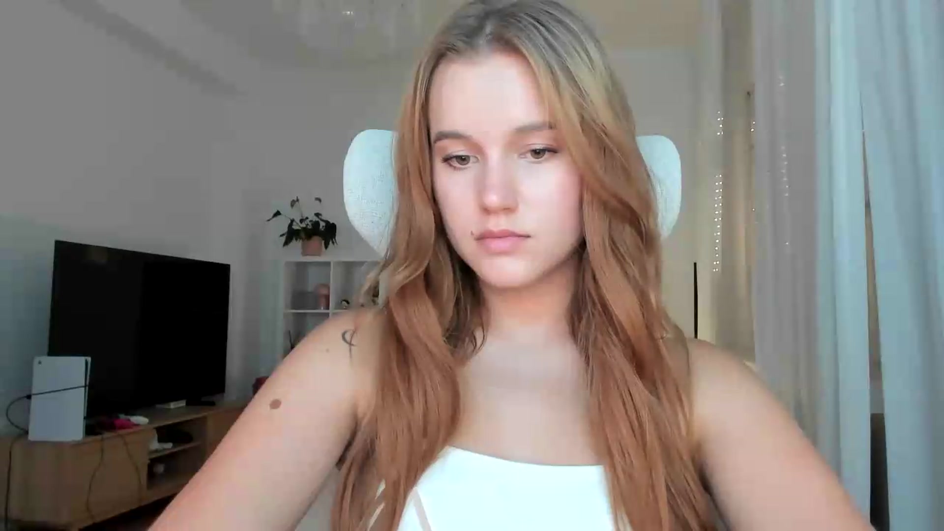 Gallery image thumbnail from Lia_lisia's myfreecams stream on, 07/16/2026, 17:55 image 10 of 20