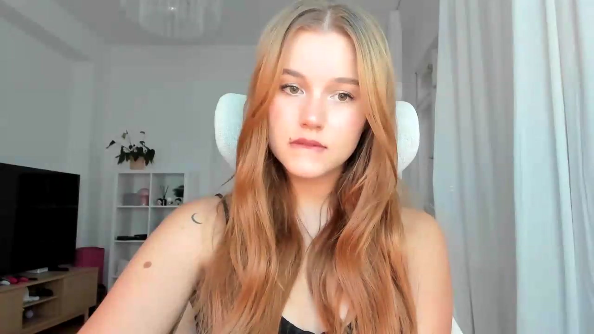 Gallery image thumbnail from Lia_lisia's myfreecams stream on, 07/21/2026, 15:59 image 4 of 20