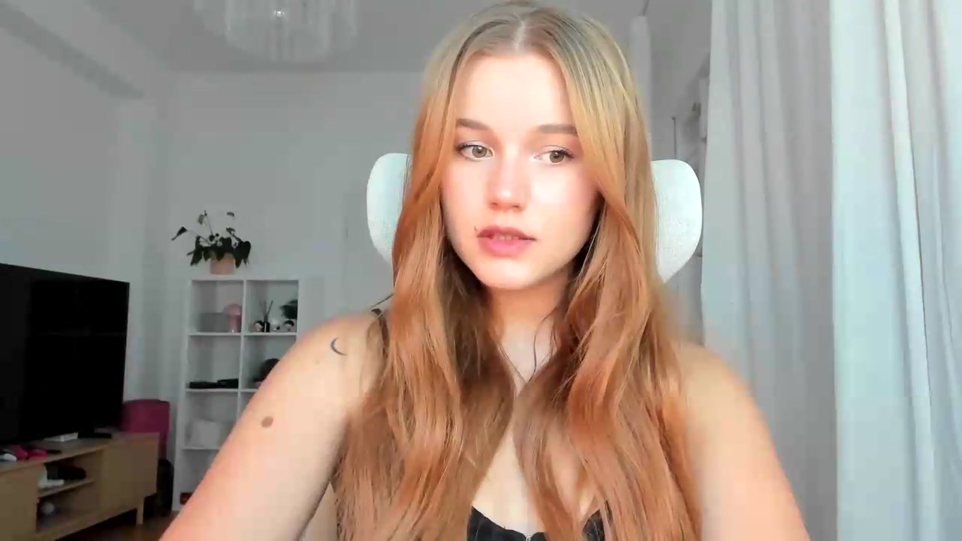 Gallery image thumbnail from Lia_lisia's myfreecams stream on, 07/21/2026, 15:59 image 6 of 20