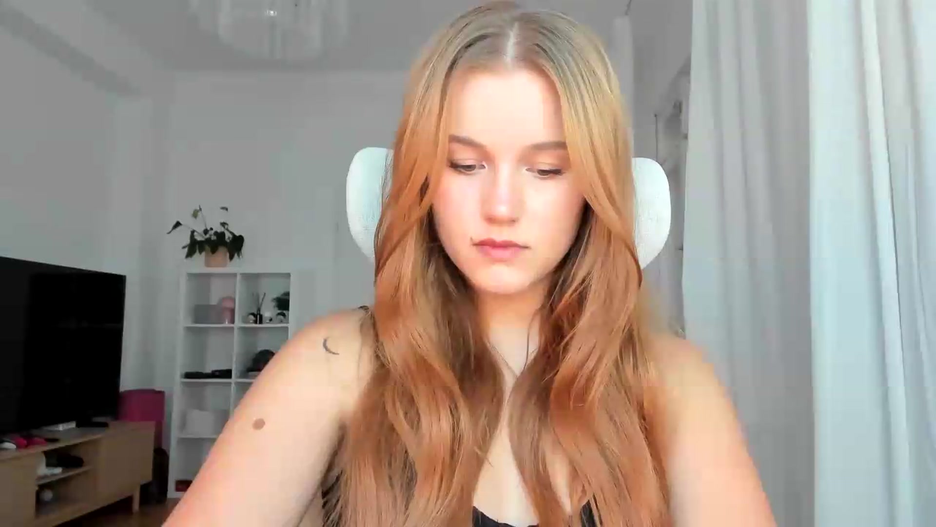 Gallery image thumbnail from Lia_lisia's myfreecams stream on, 07/21/2026, 15:59 image 8 of 20