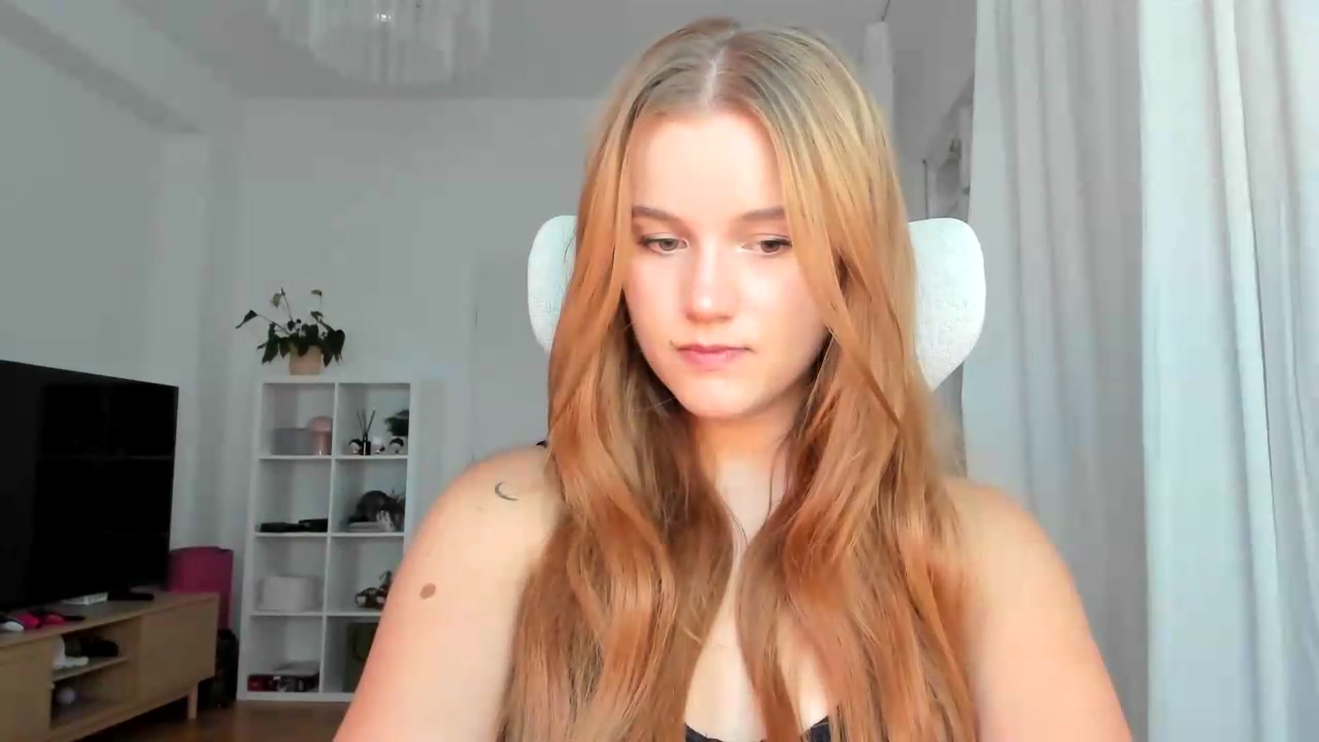 Gallery image thumbnail from Lia_lisia's myfreecams stream on, 07/21/2026, 15:59 image 12 of 20