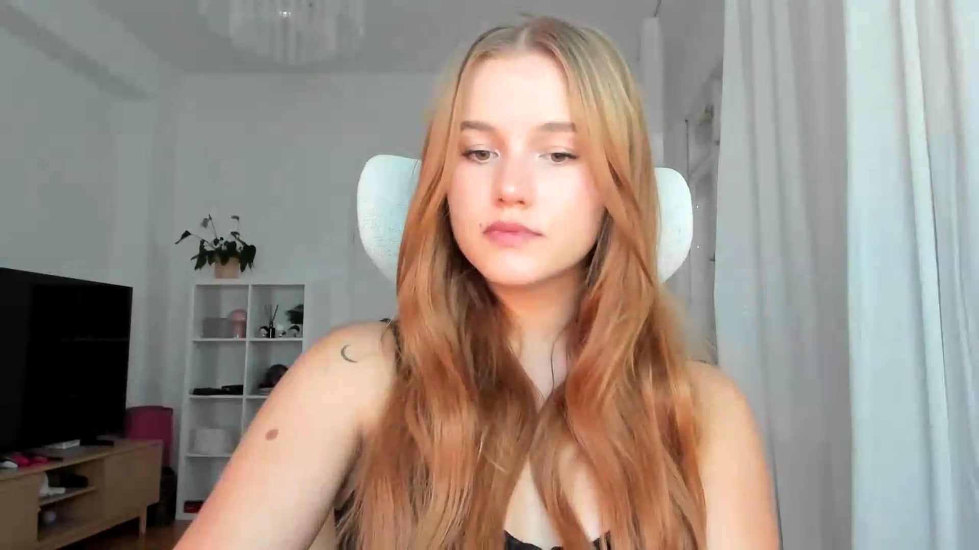 Gallery image thumbnail from Lia_lisia's myfreecams stream on, 07/21/2026, 15:59 image 11 of 20
