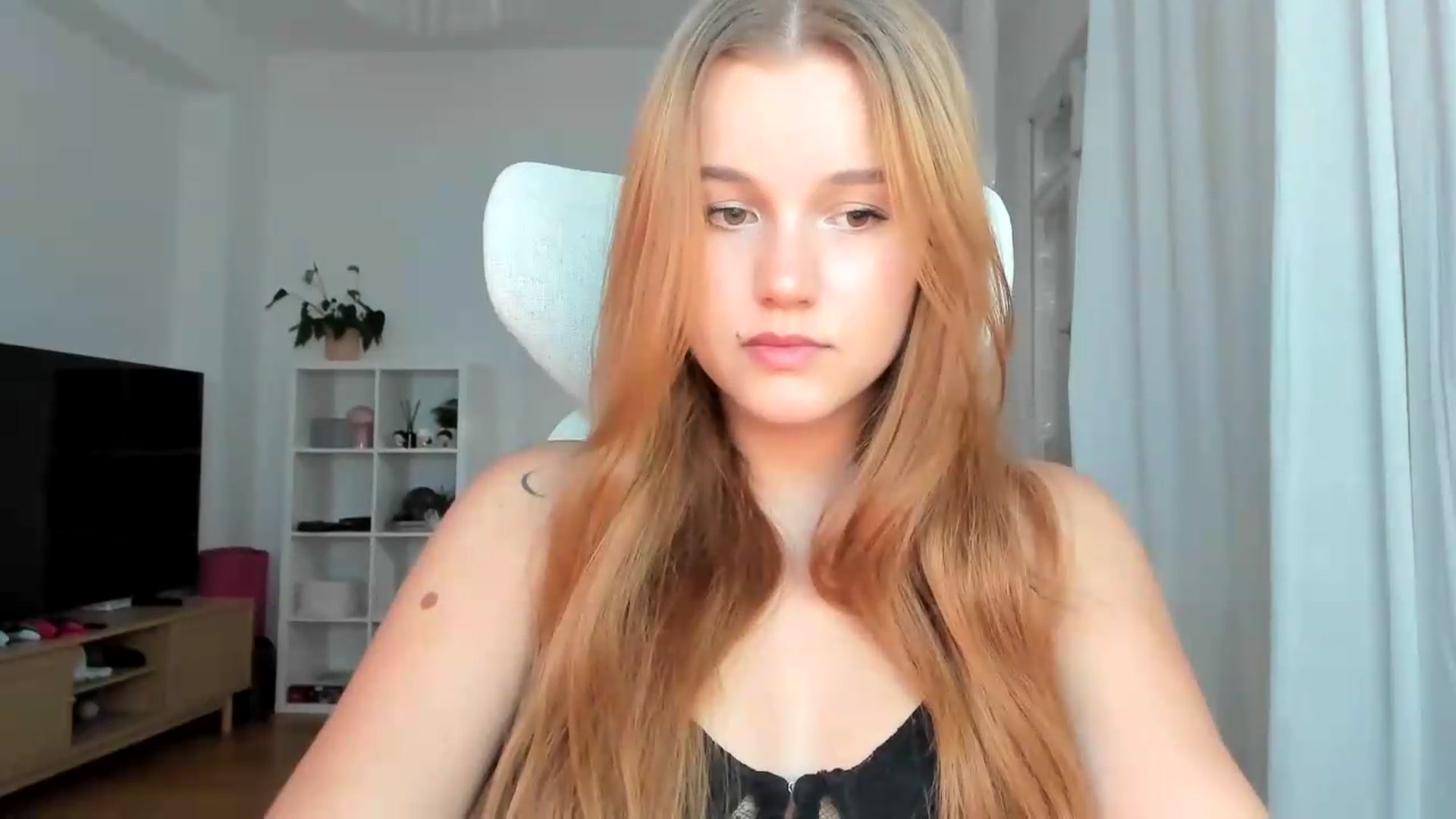 Gallery image thumbnail from Lia_lisia's myfreecams stream on, 07/21/2026, 16:49 image 13 of 20