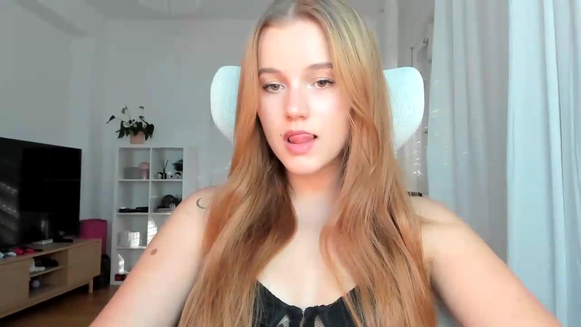 Gallery image thumbnail from Lia_lisia's myfreecams stream on, 07/21/2026, 16:49 image 4 of 20