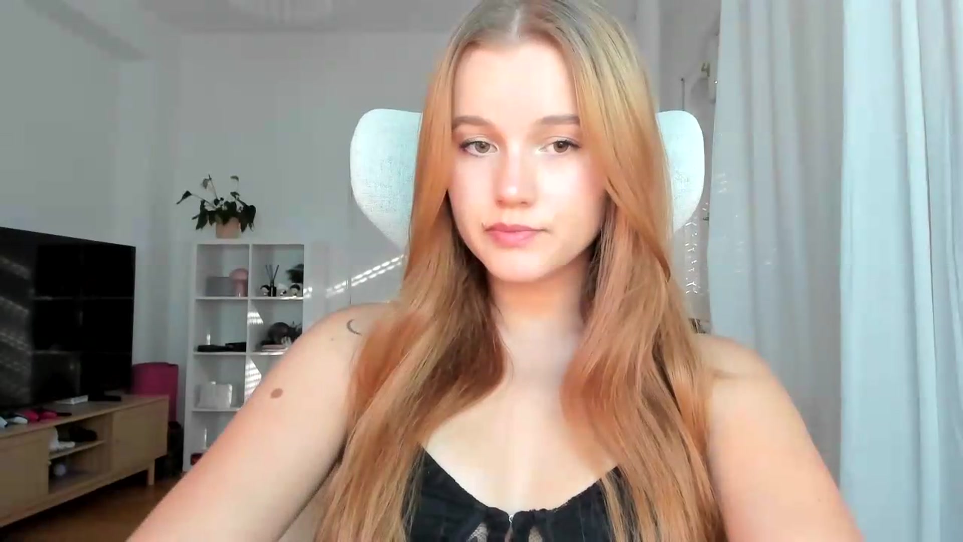 Gallery image thumbnail from Lia_lisia's myfreecams stream on, 07/21/2026, 16:49 image 8 of 20