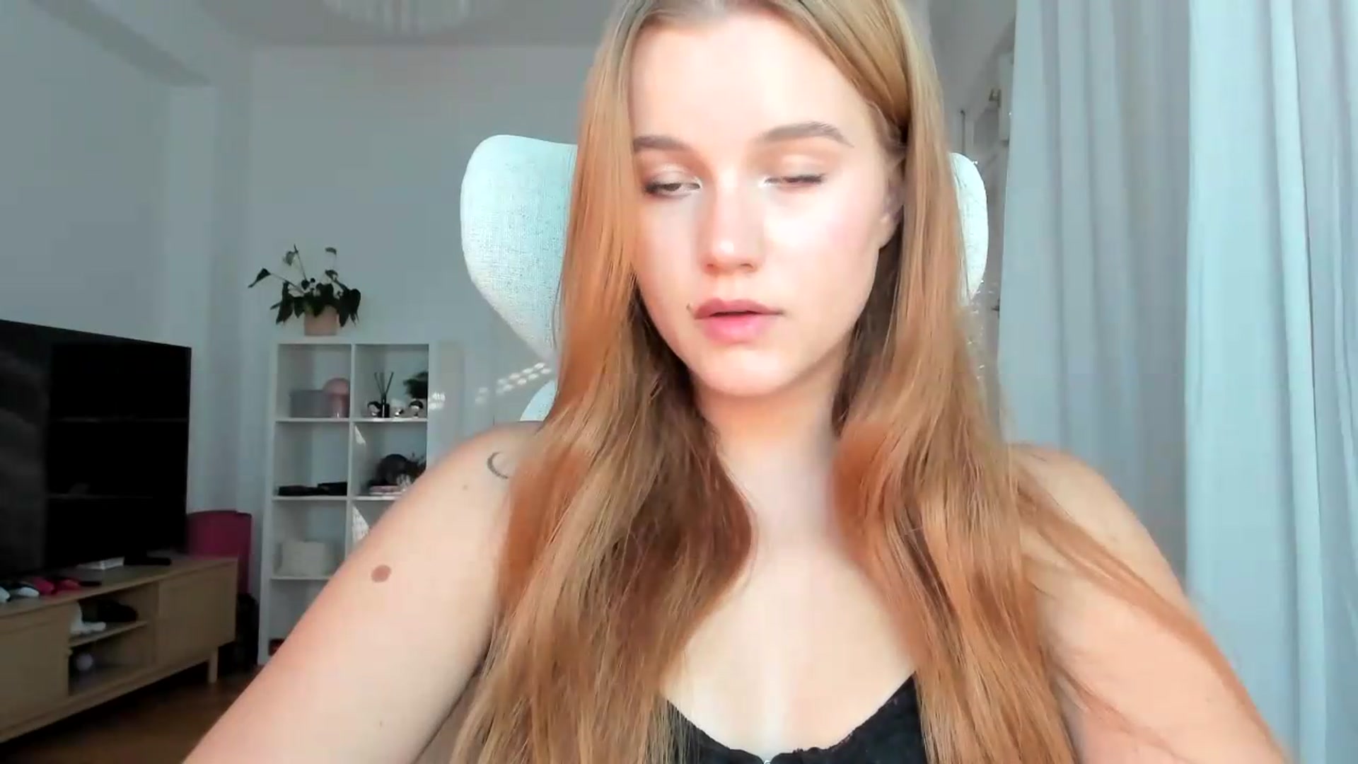 Gallery image thumbnail from Lia_lisia's myfreecams stream on, 07/21/2026, 16:49 image 12 of 20
