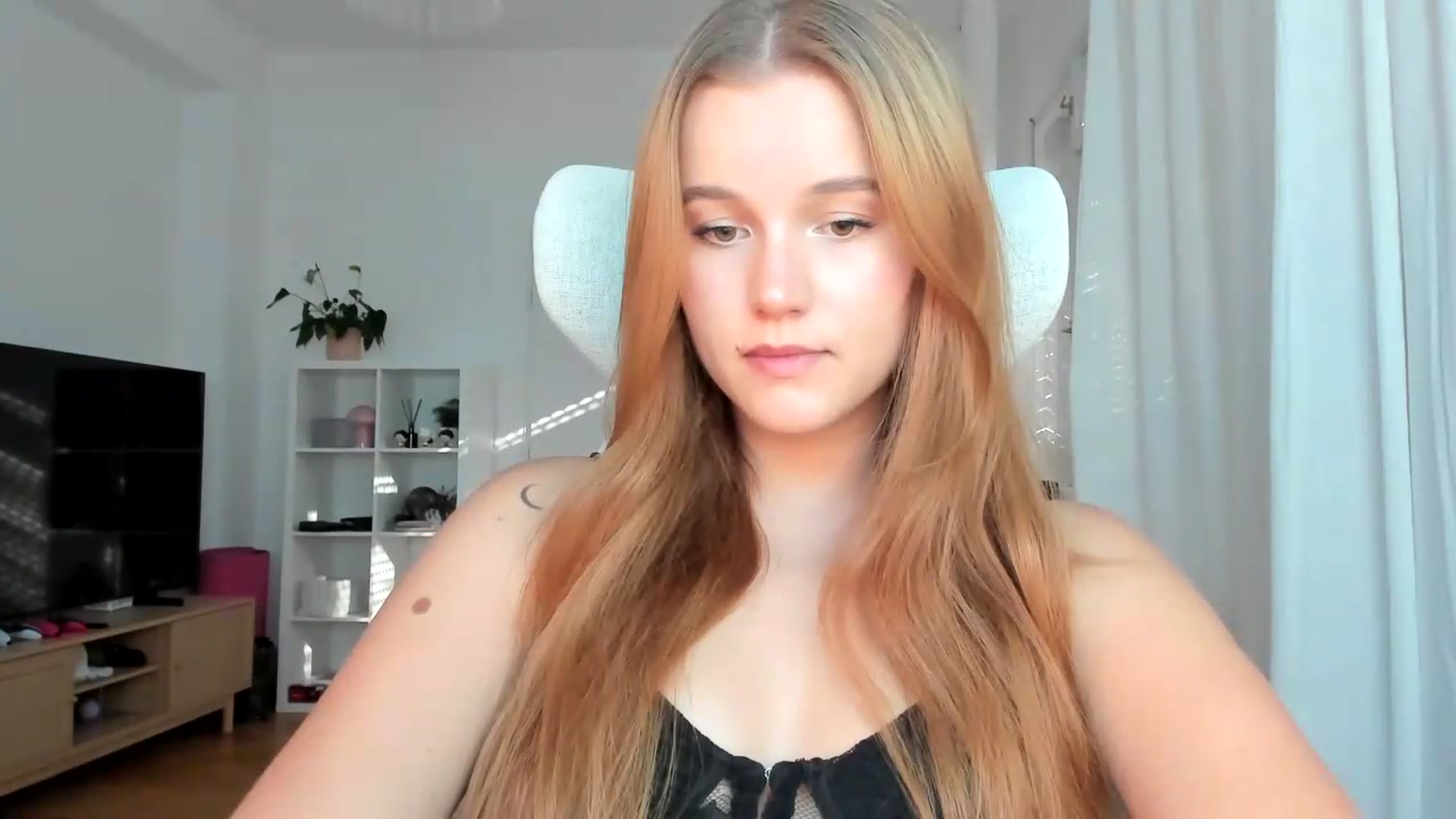 Gallery image thumbnail from Lia_lisia's myfreecams stream on, 07/21/2026, 16:49 image 6 of 20