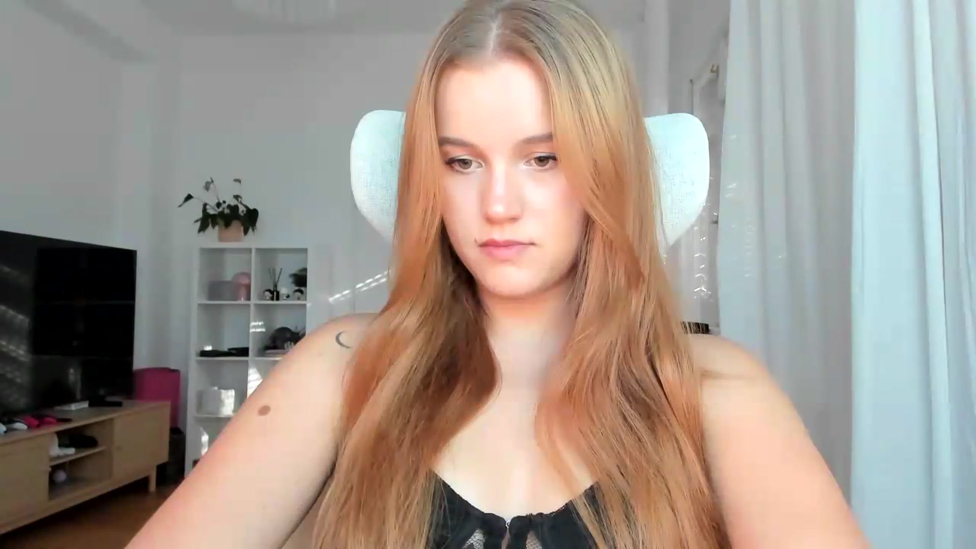 Gallery image thumbnail from Lia_lisia's myfreecams stream on, 07/21/2026, 16:49 image 5 of 20