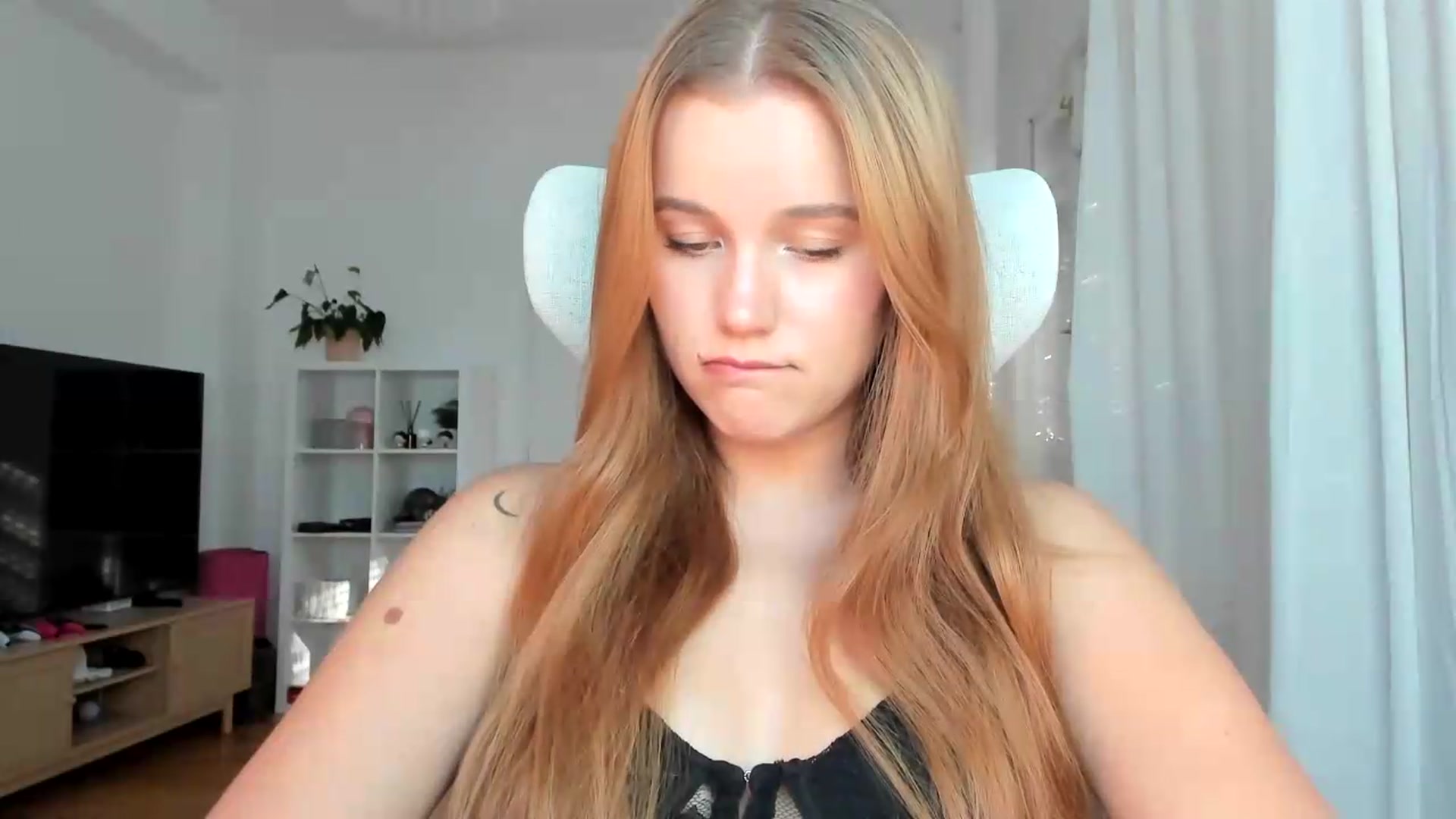 Gallery image thumbnail from Lia_lisia's myfreecams stream on, 07/21/2026, 16:49 image 2 of 20