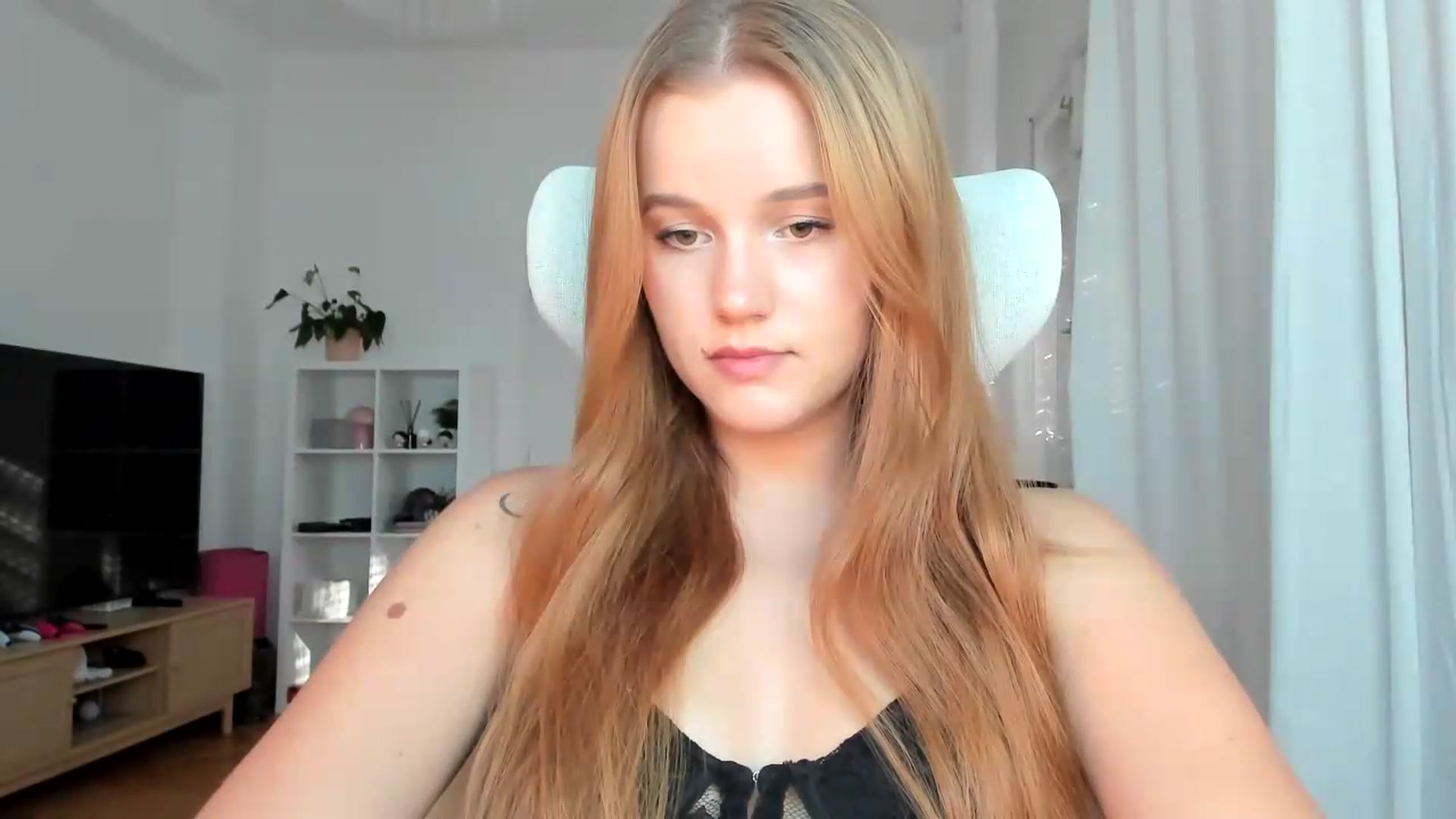 Gallery image thumbnail from Lia_lisia's myfreecams stream on, 07/21/2026, 16:49 image 3 of 20